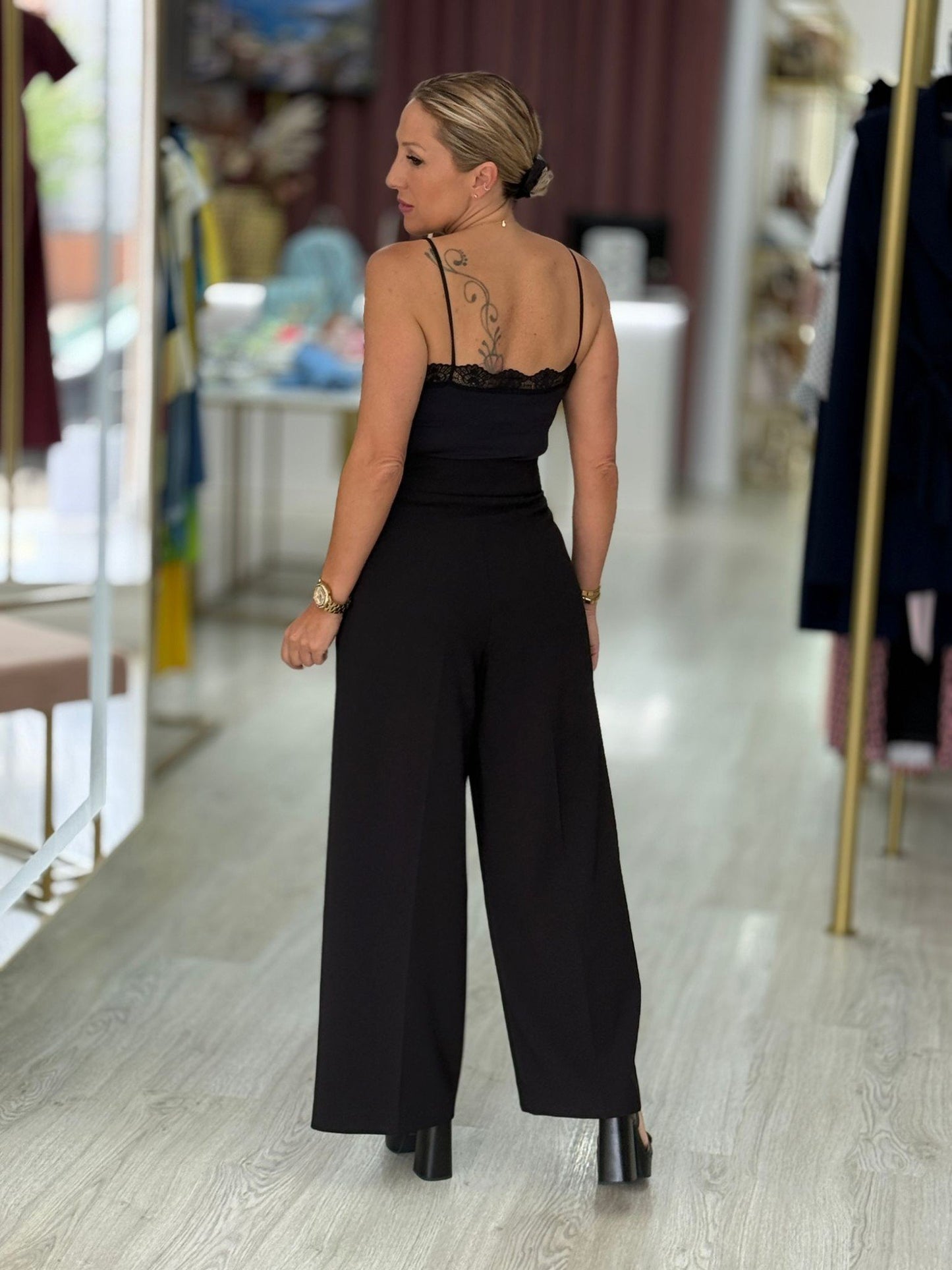Calça curta wide leg de cintura subida