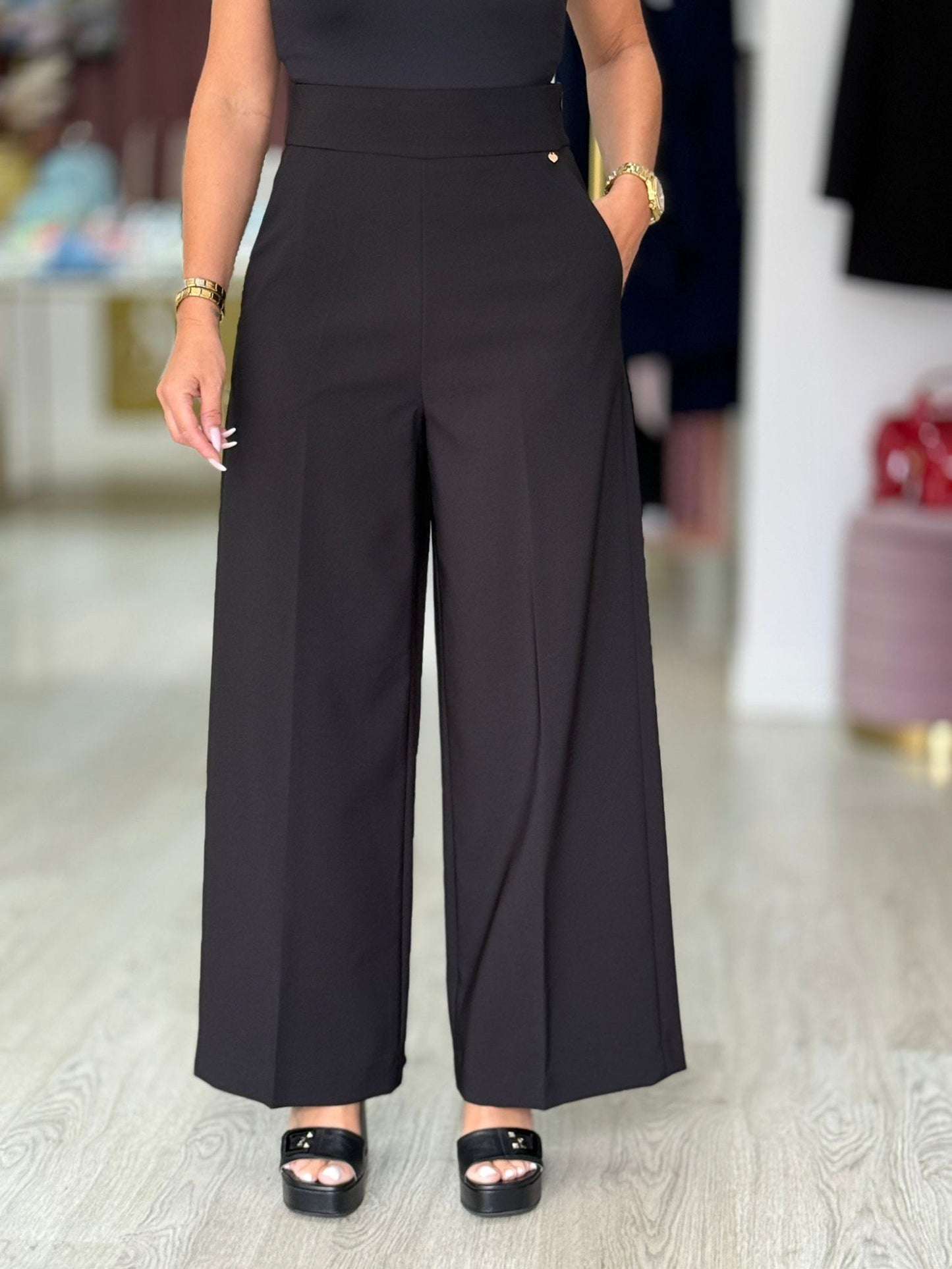 Calça curta wide leg de cintura subida