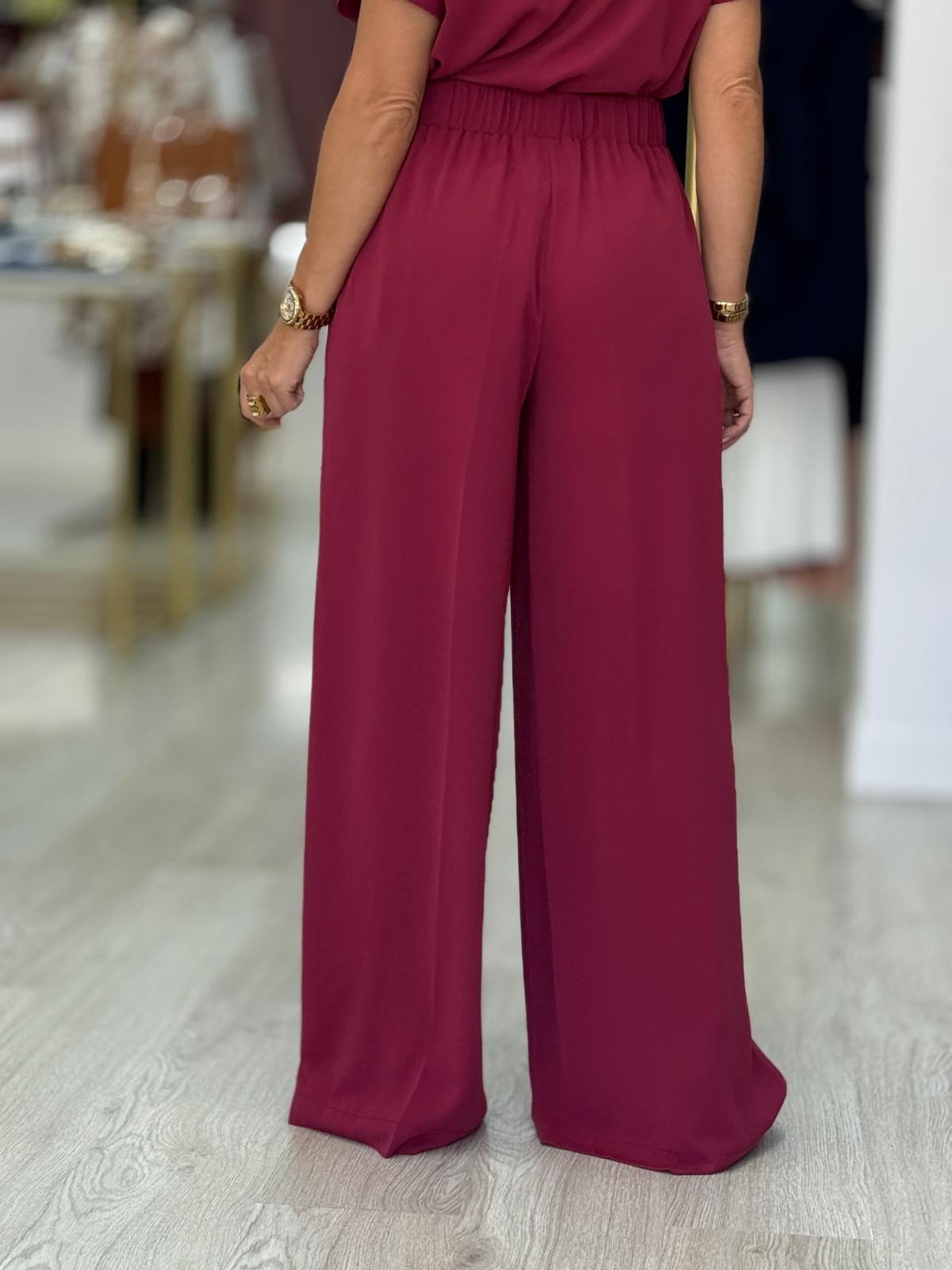 Calça wide leg em tecido fluido