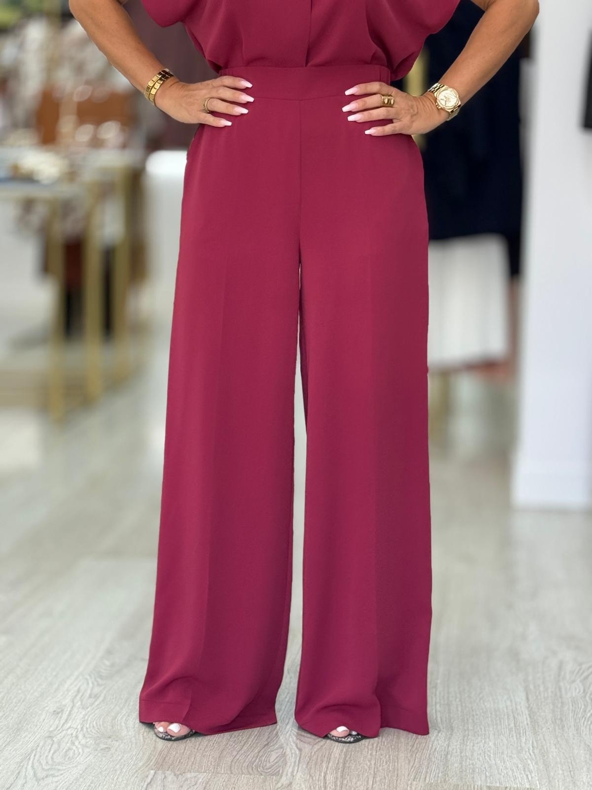 Calça wide leg em tecido fluido