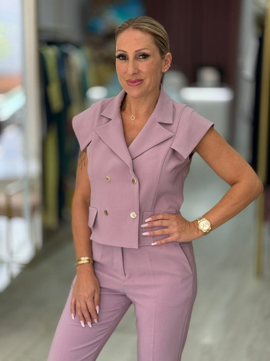 Colete curto com fecho em trespasse