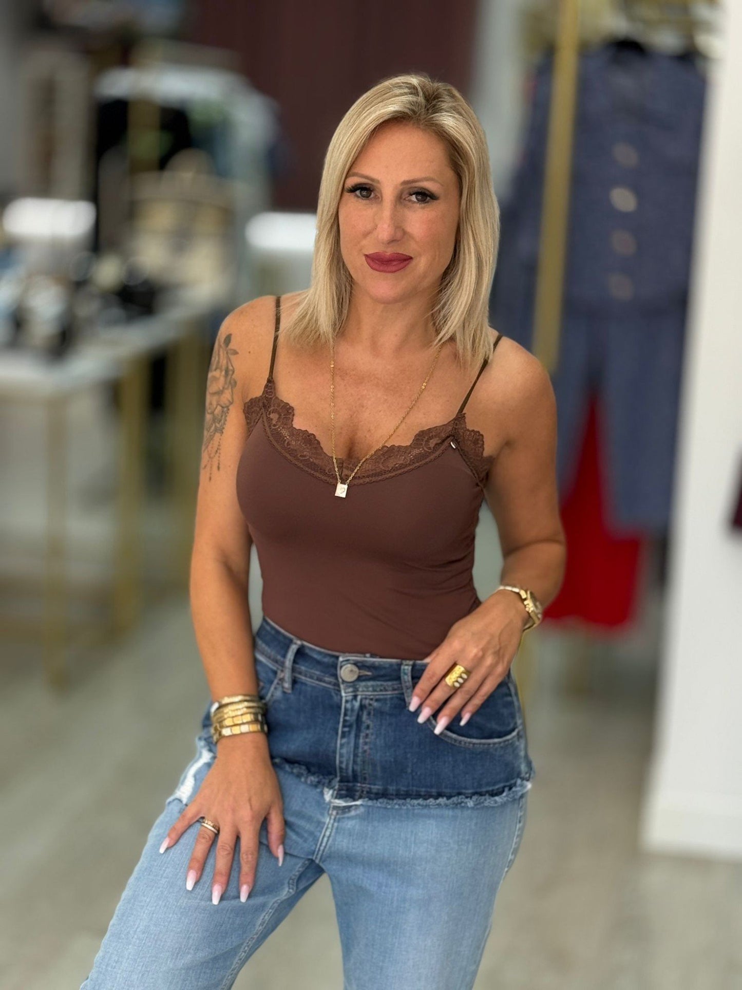 Body justo em malha licra com detalhe em renda (+ cores)