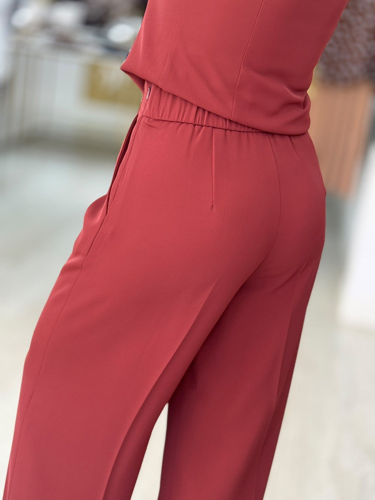 Calça culotte fluida com cintura elástica