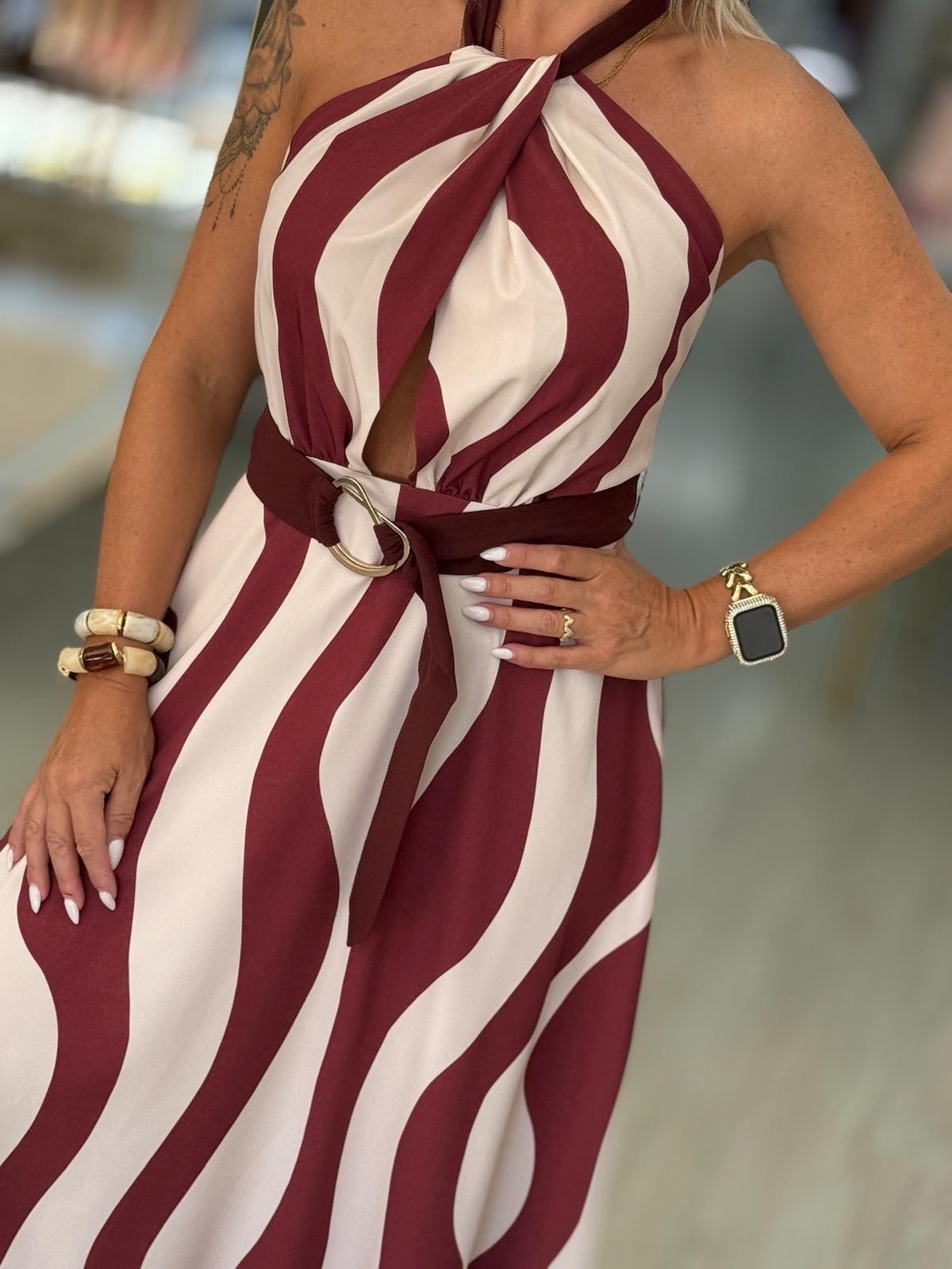 Vestido comprido com decote halter