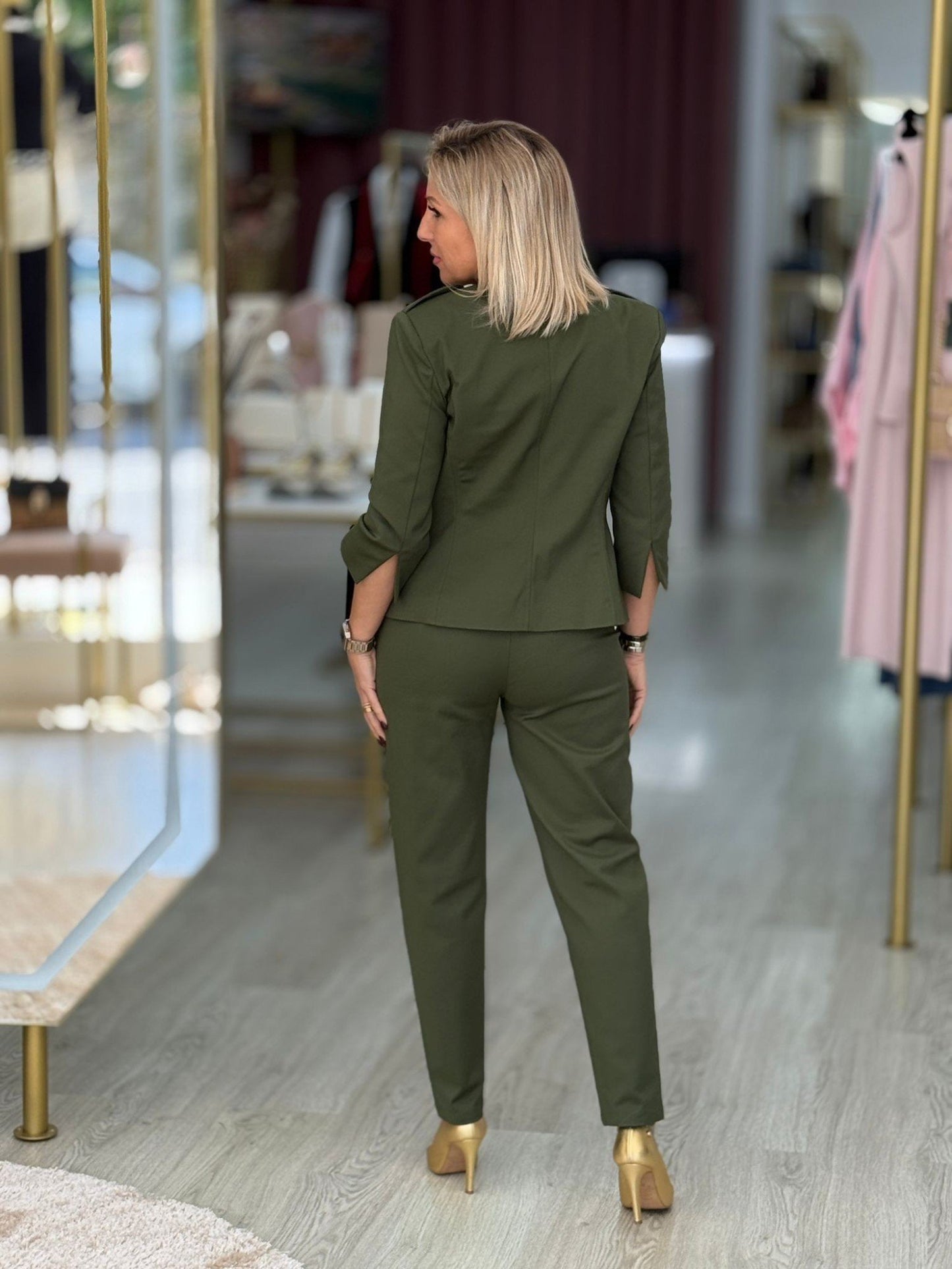 Calça clássica com cinto