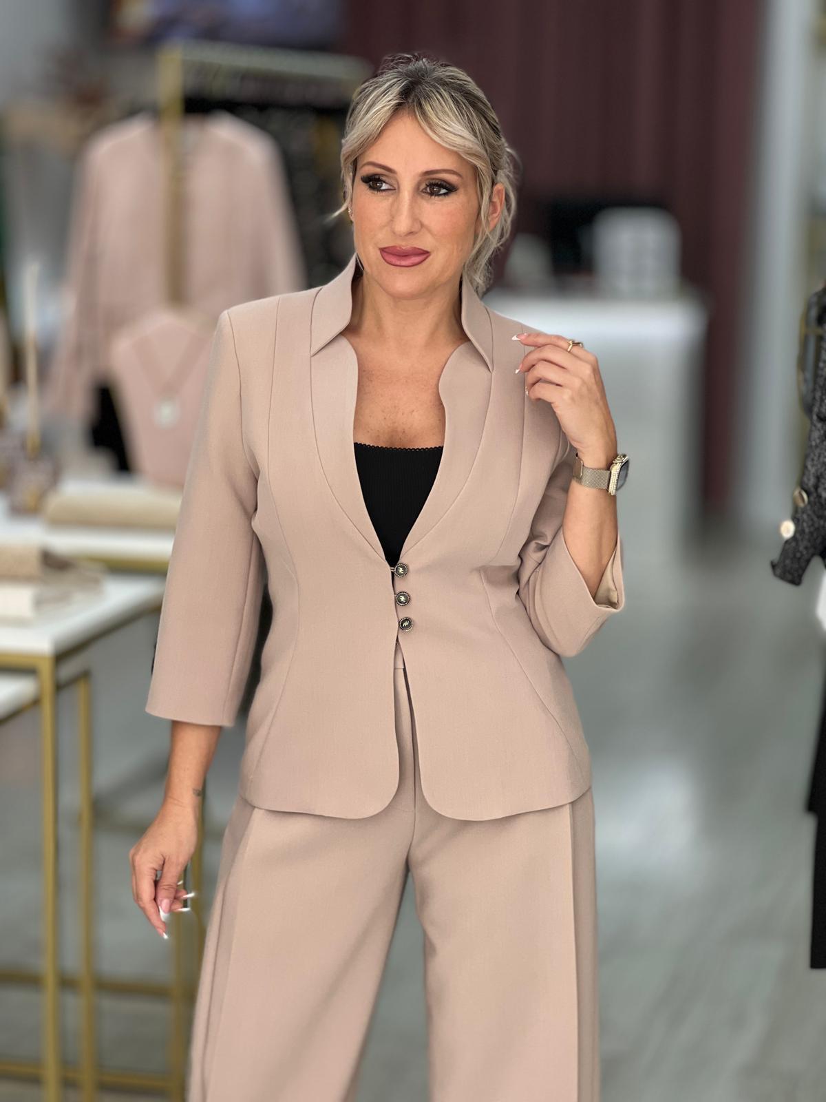 Blazer estruturado cintado