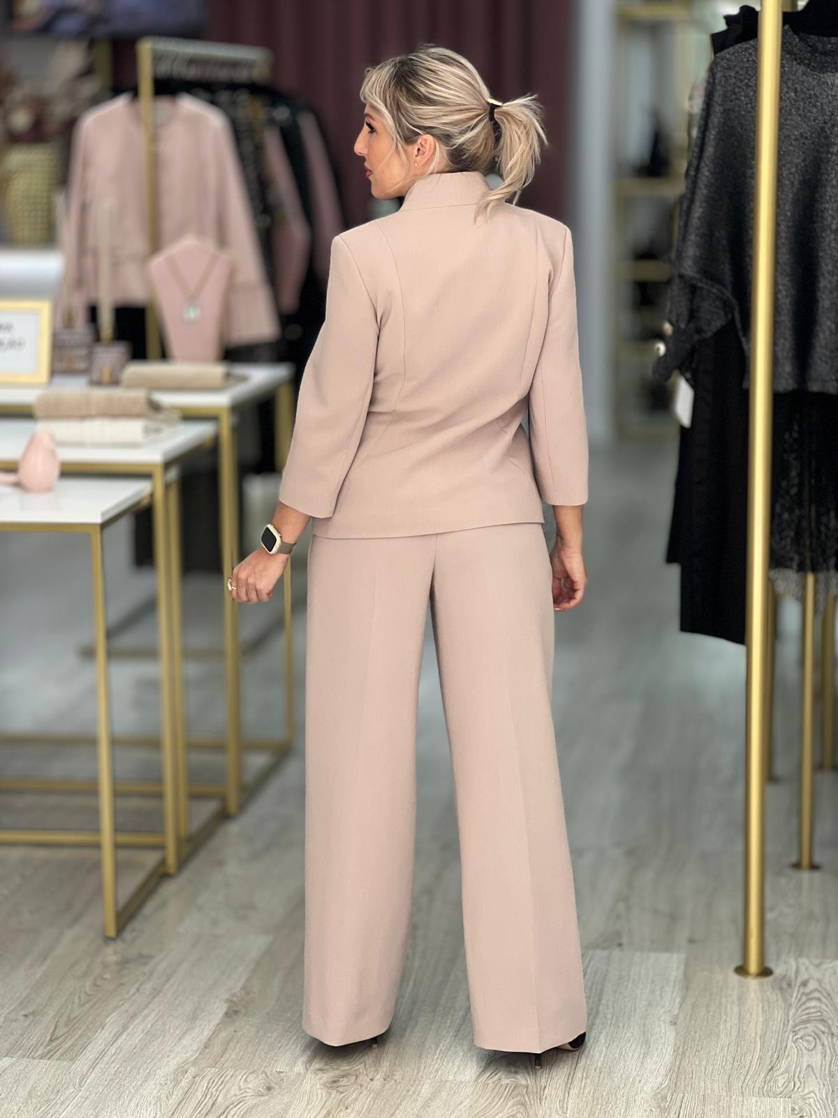 Blazer estruturado cintado