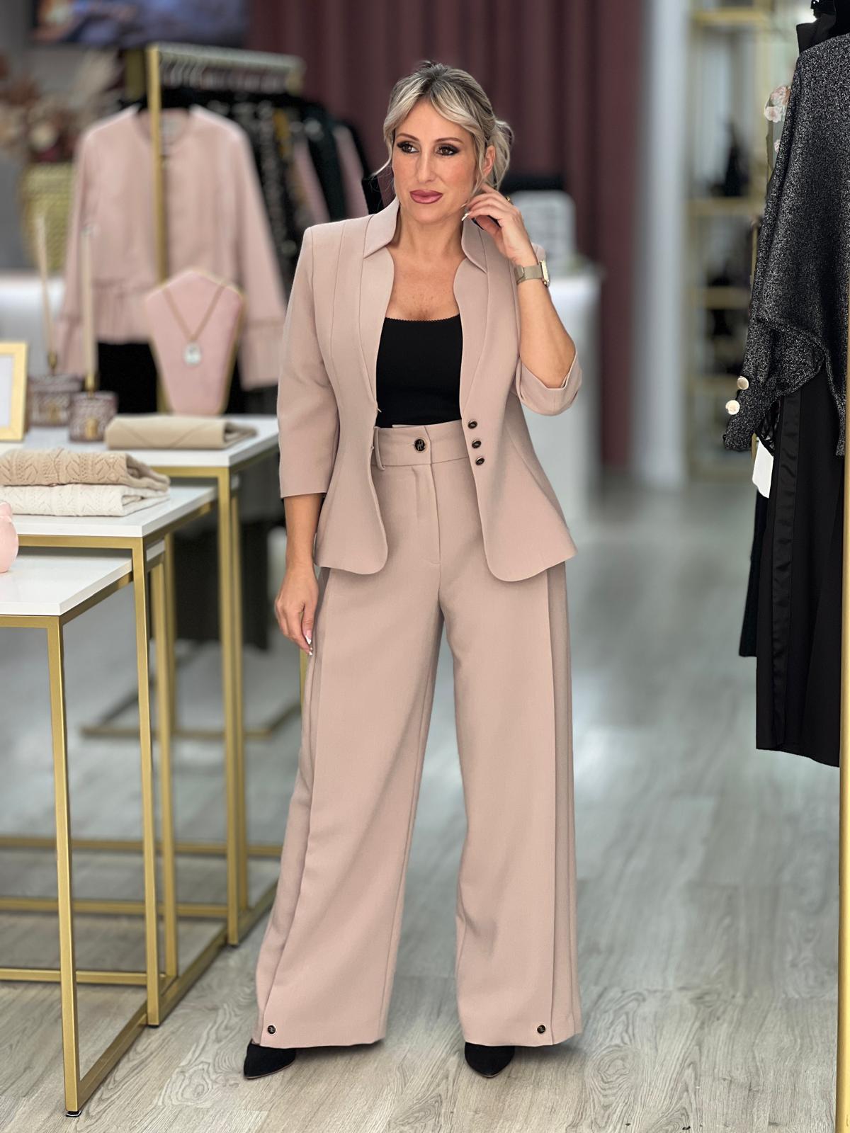 Blazer estruturado cintado