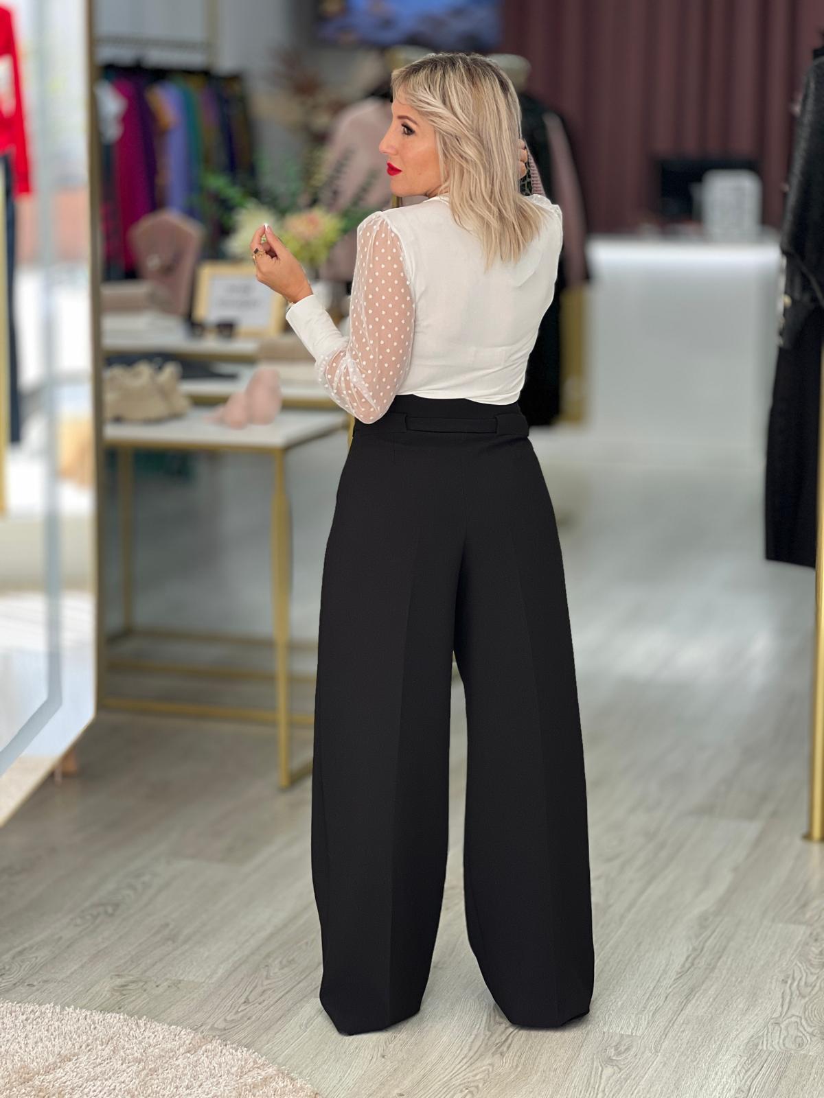 Calça wide leg com cinto metálico personalizado