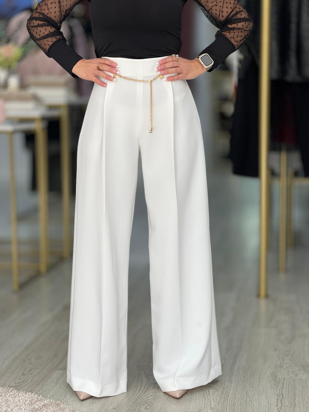 Calça wide leg com cinto metálico personalizado