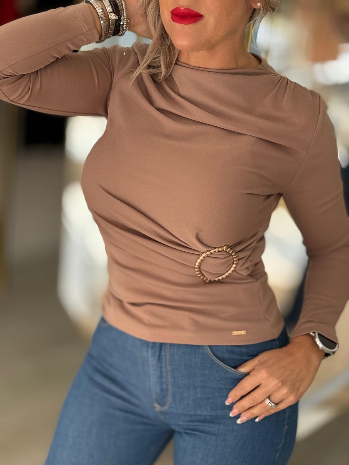 Camisola de malha com aplicação dourada