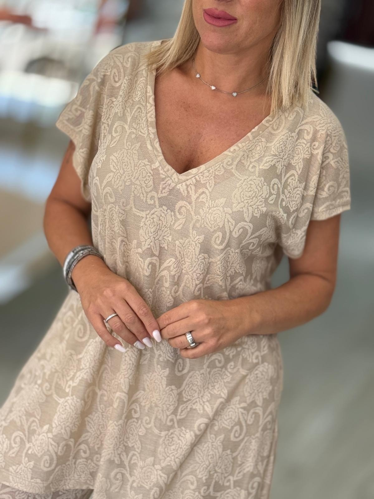 Túnica com padrão floral em relevo (+ cores)