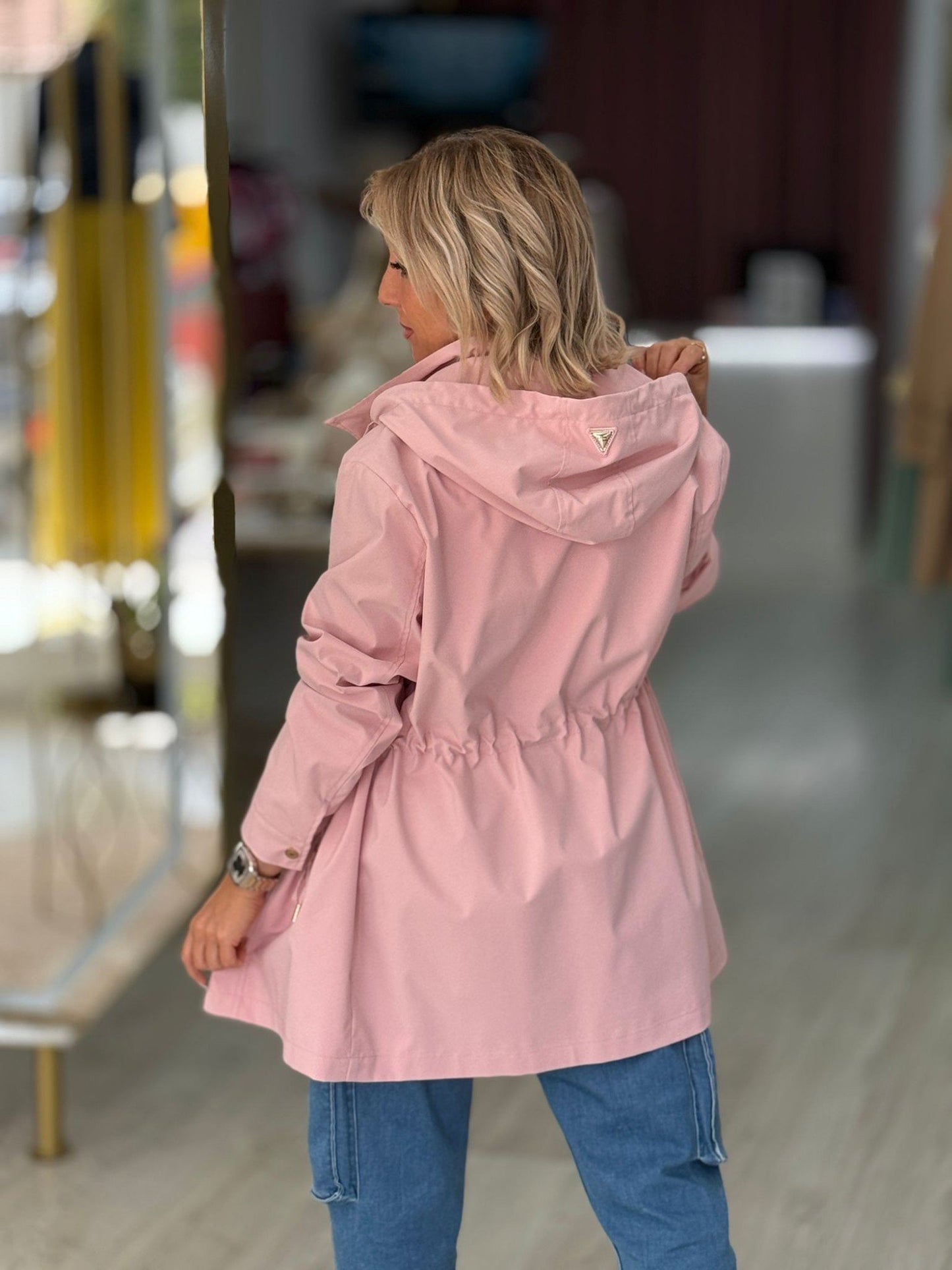 Parka ajustável com capuz