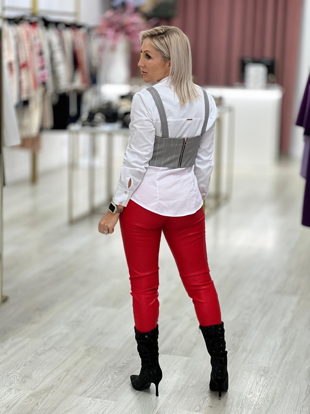 Top curto riscas diplomáticas