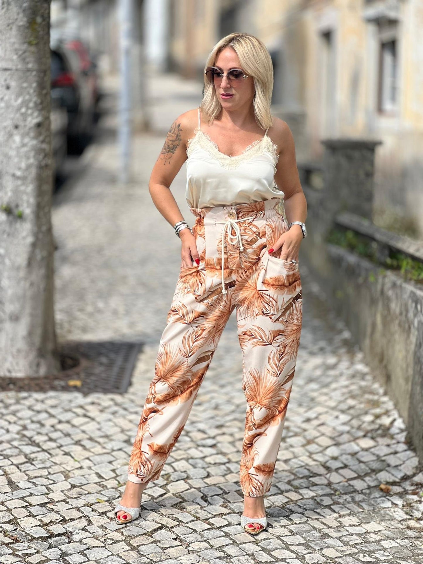 Calças paperbag estampadas
