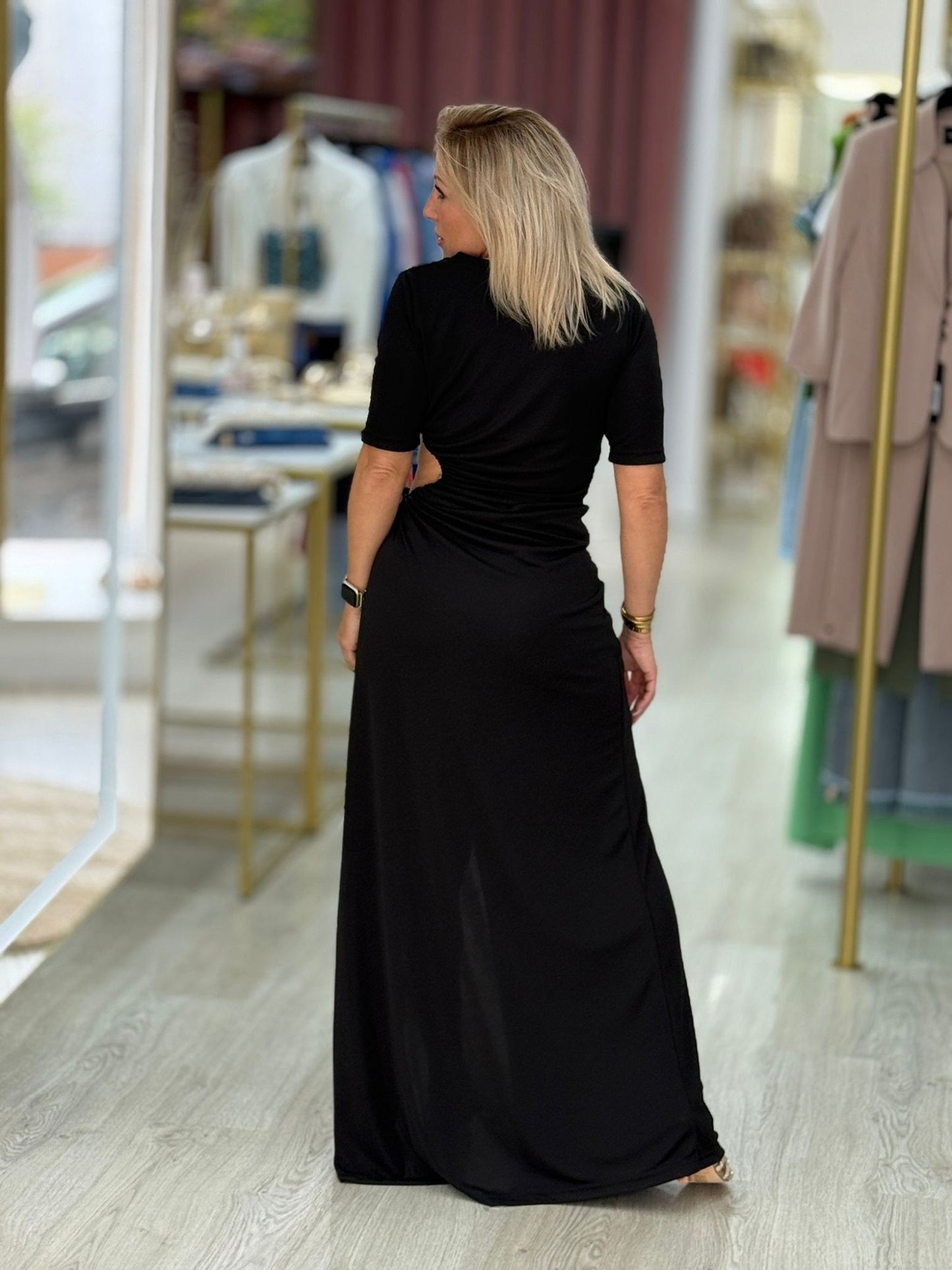 Vestido com recortes