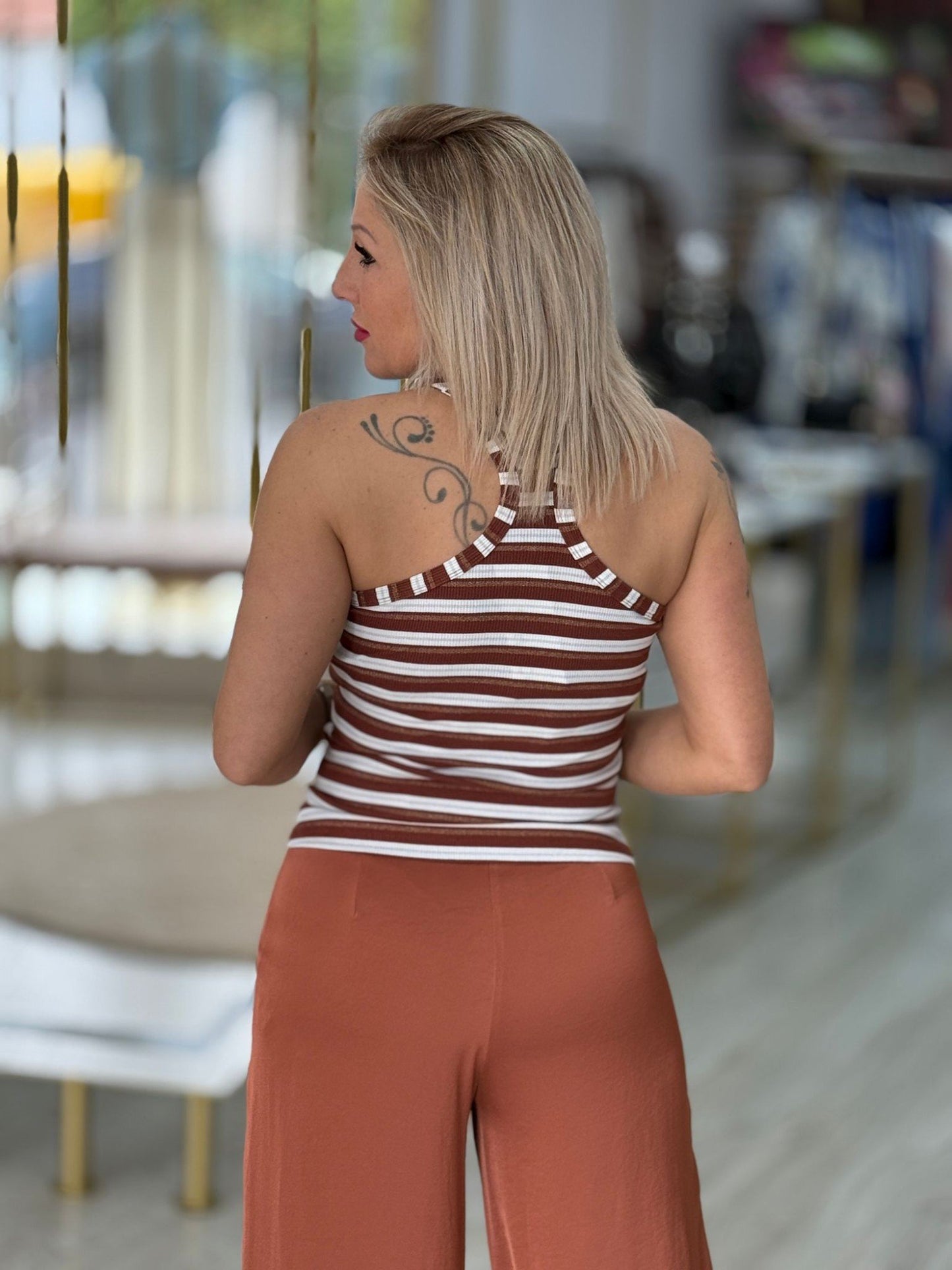 Top às riscas