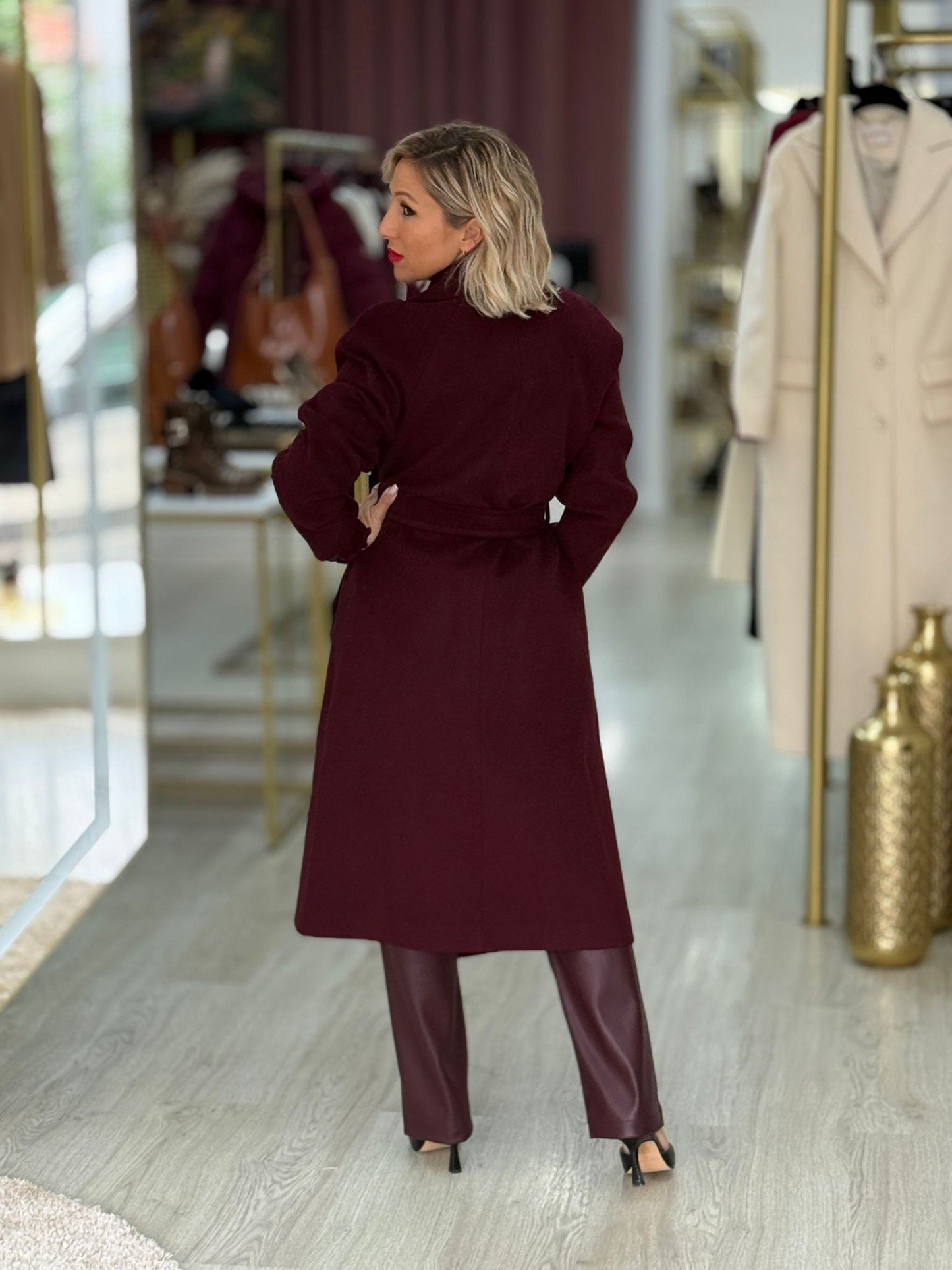 Casaco Comprido com Gola Ampla e Cinto