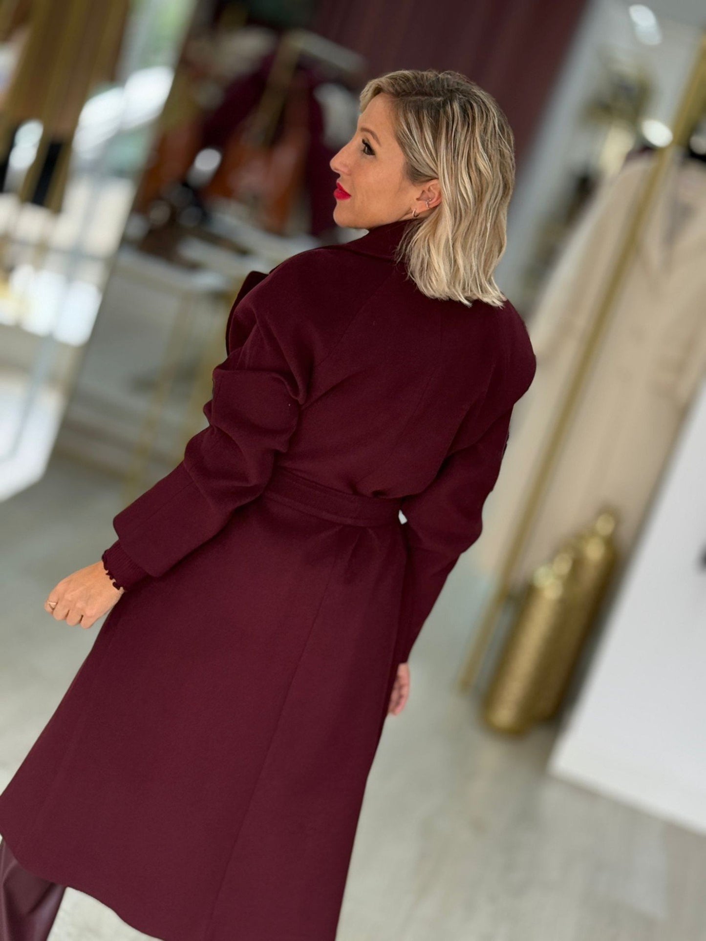 Casaco Comprido com Gola Ampla e Cinto