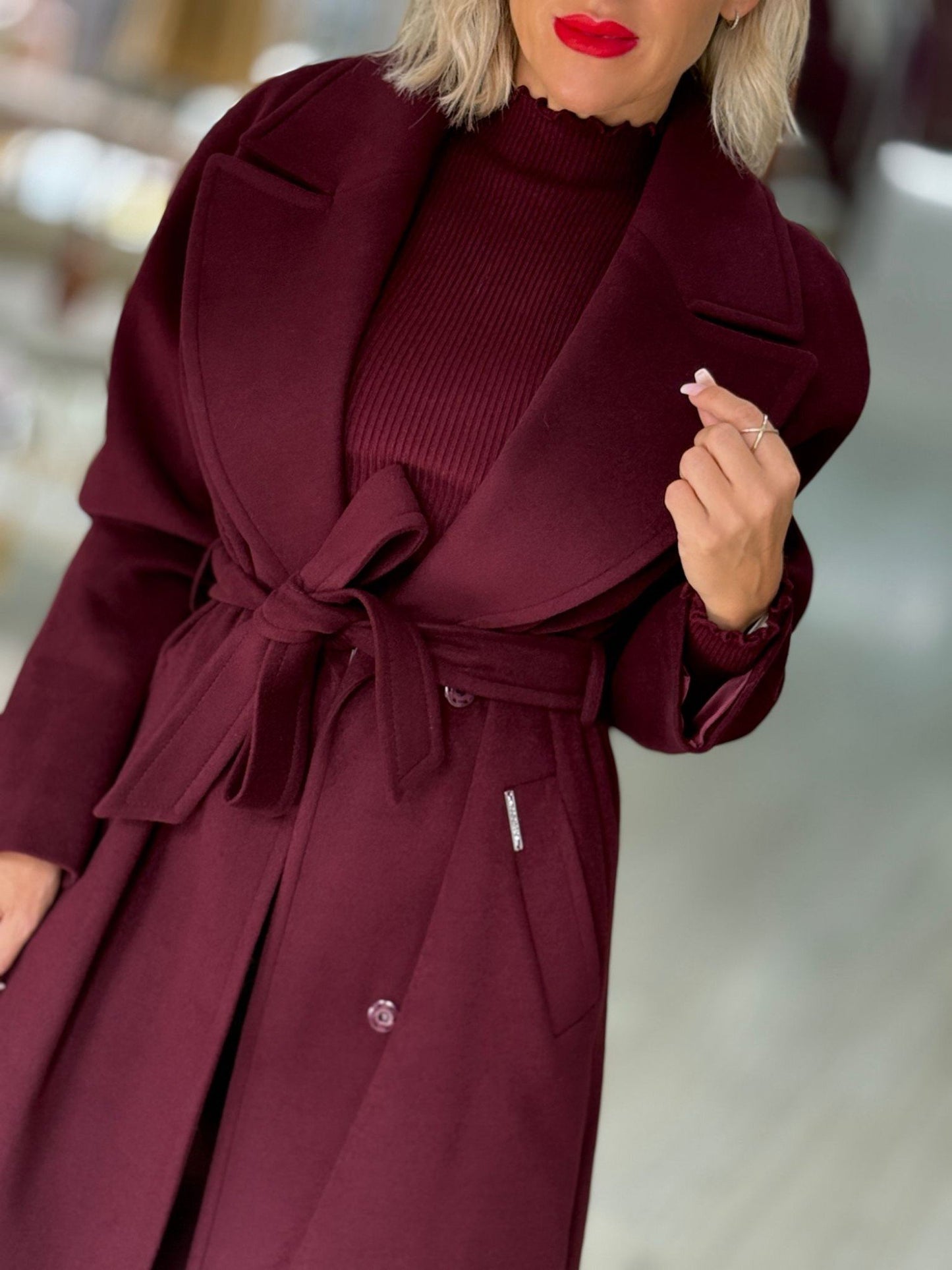 Casaco Comprido com Gola Ampla e Cinto