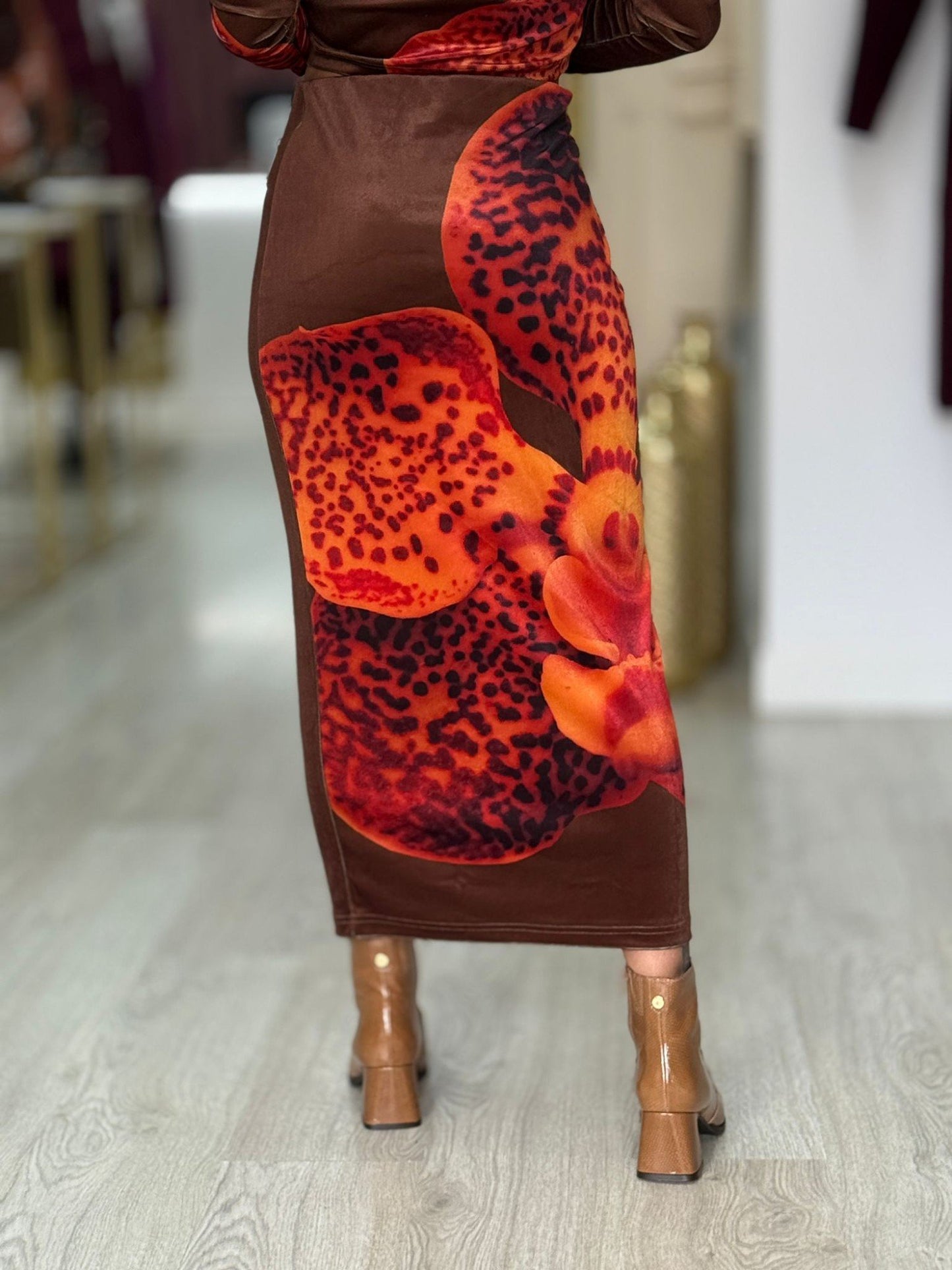 Saia Midi em Veludo com Estampa de Orquídea