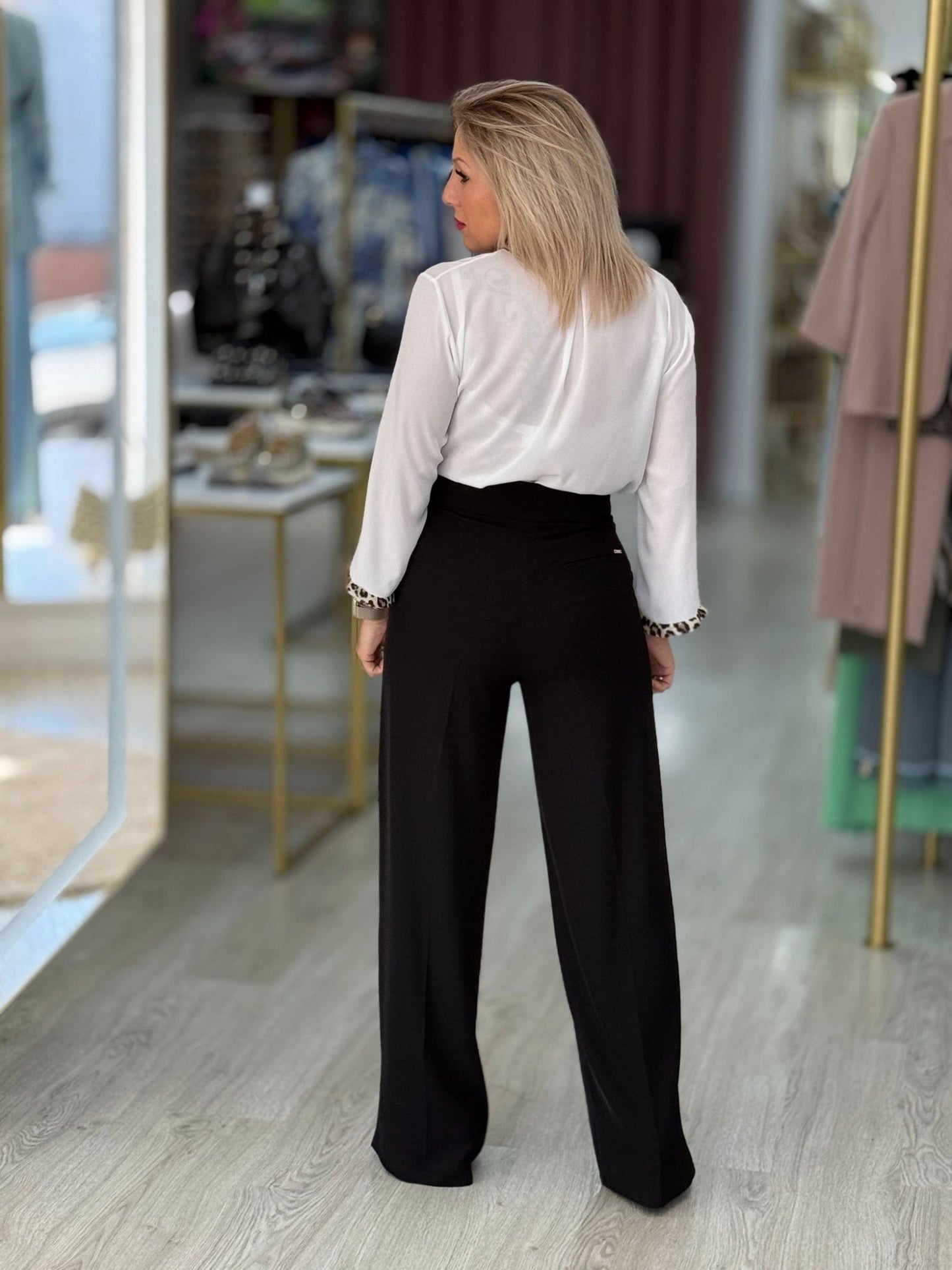 Túnica contraste padrão animal decote em V