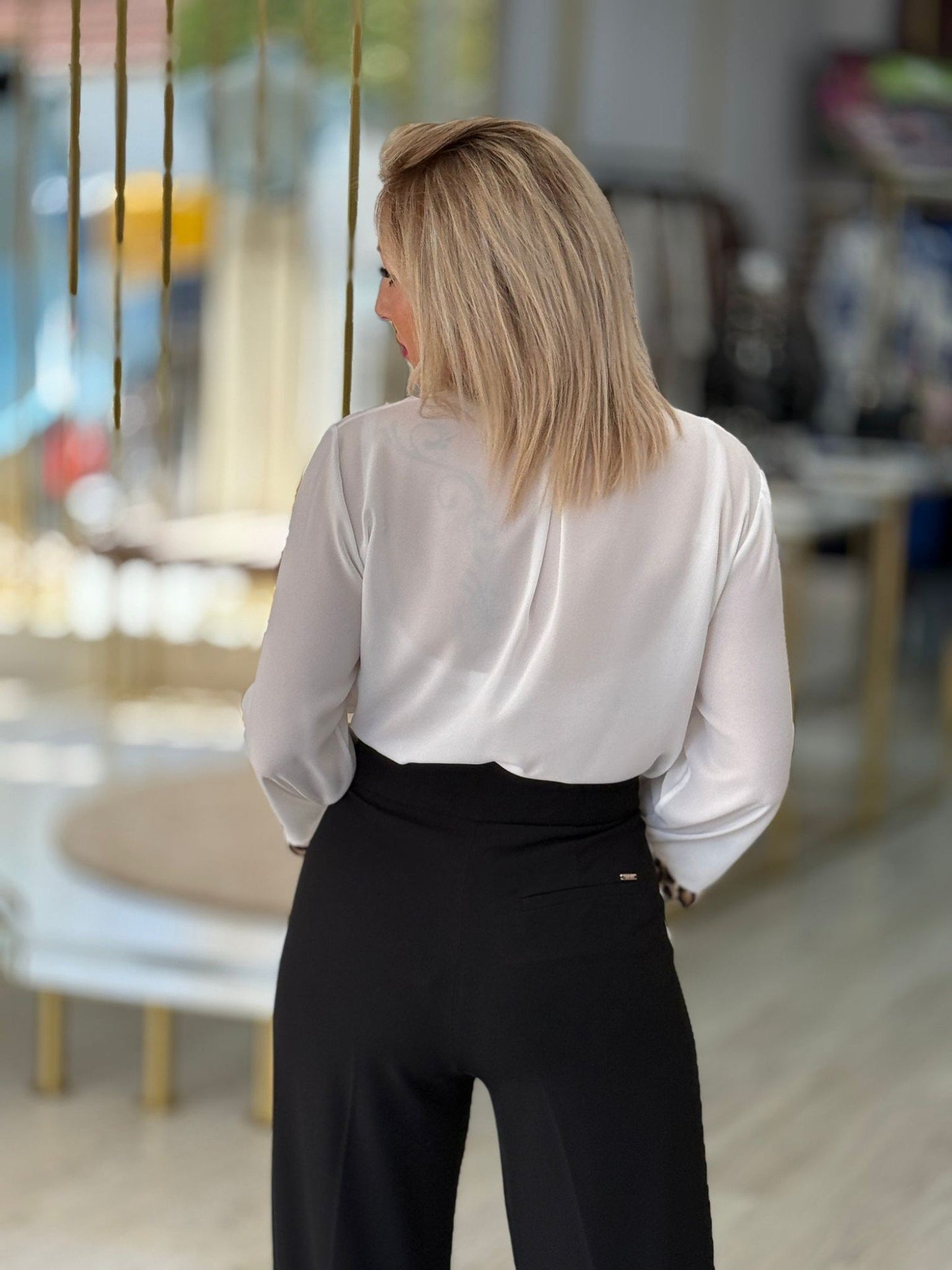 Túnica contraste padrão animal decote em V