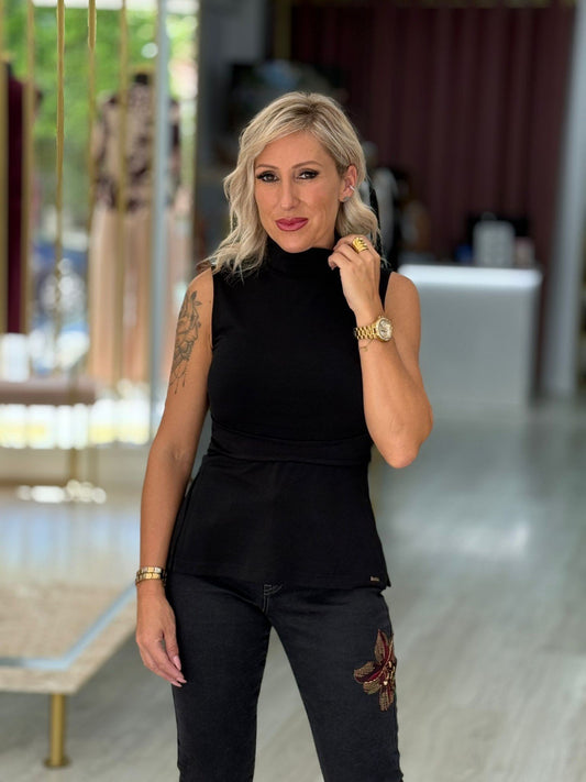 Top de gola subida com laço nas costas