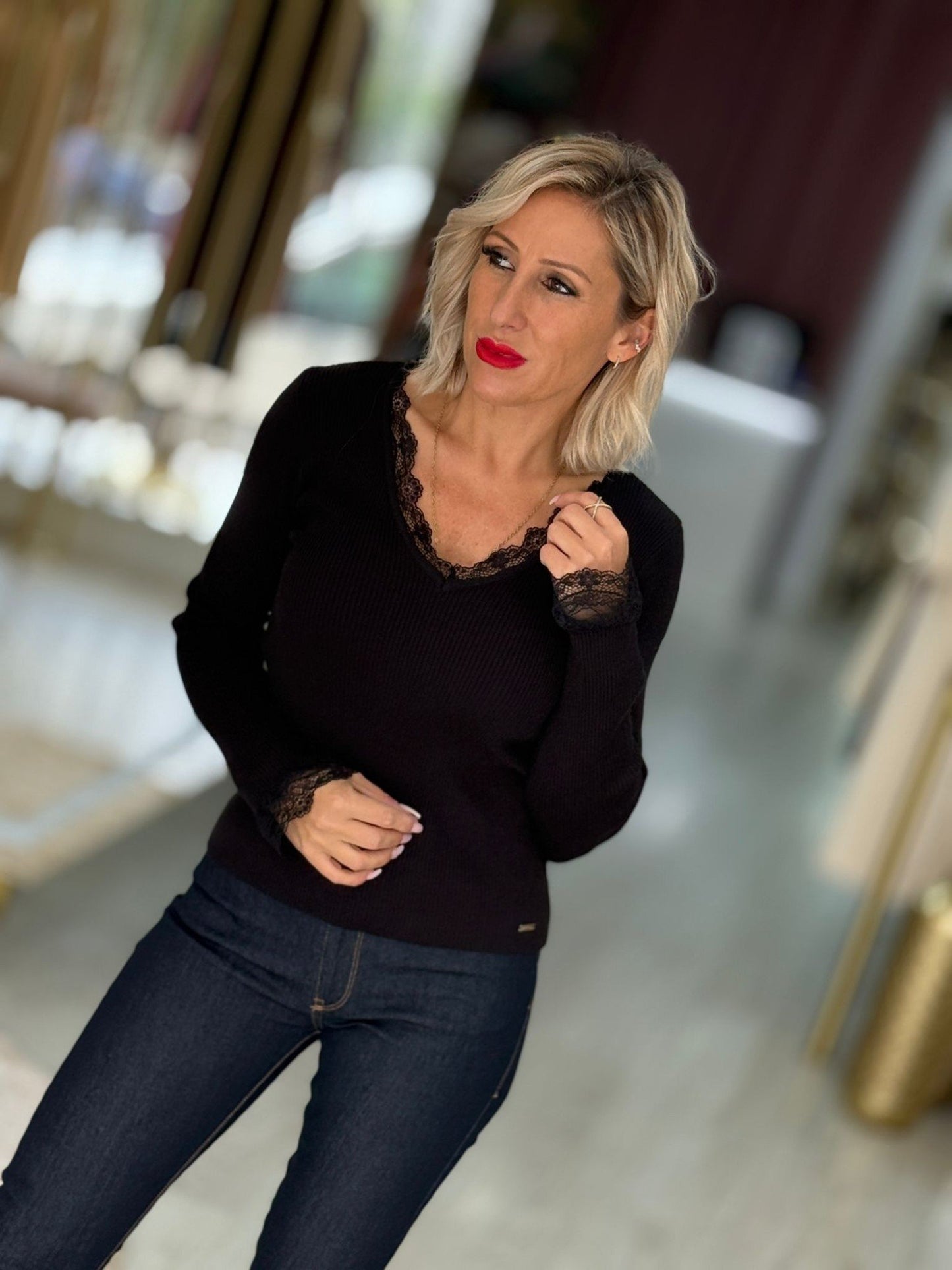 Camisola canelada com detalhe em renda