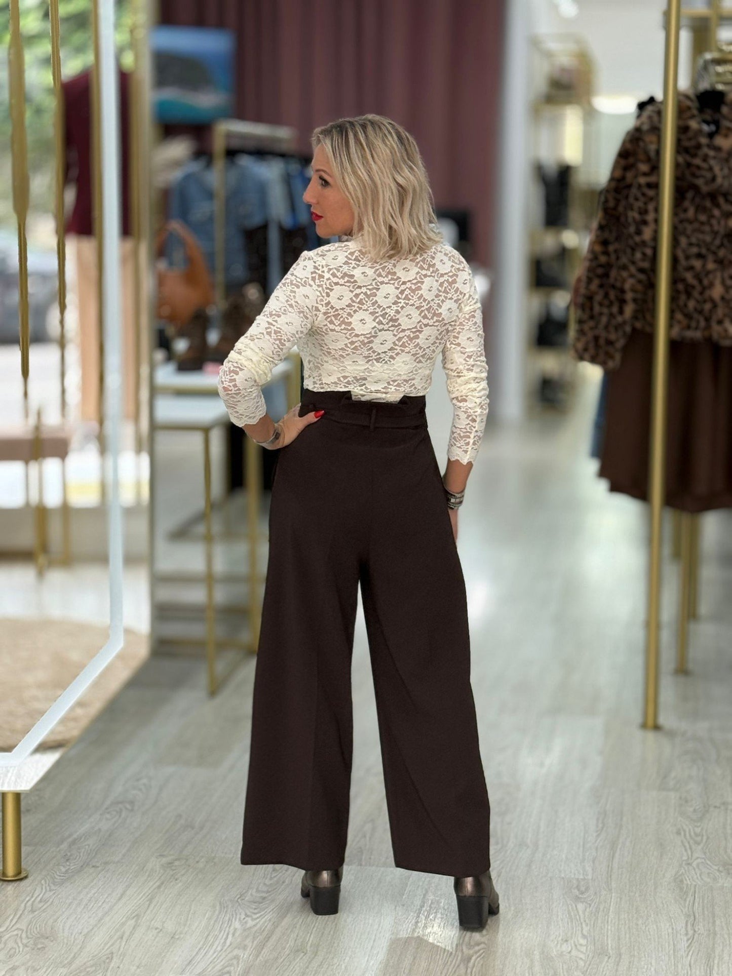 Camisola em renda com gola (+ cores)