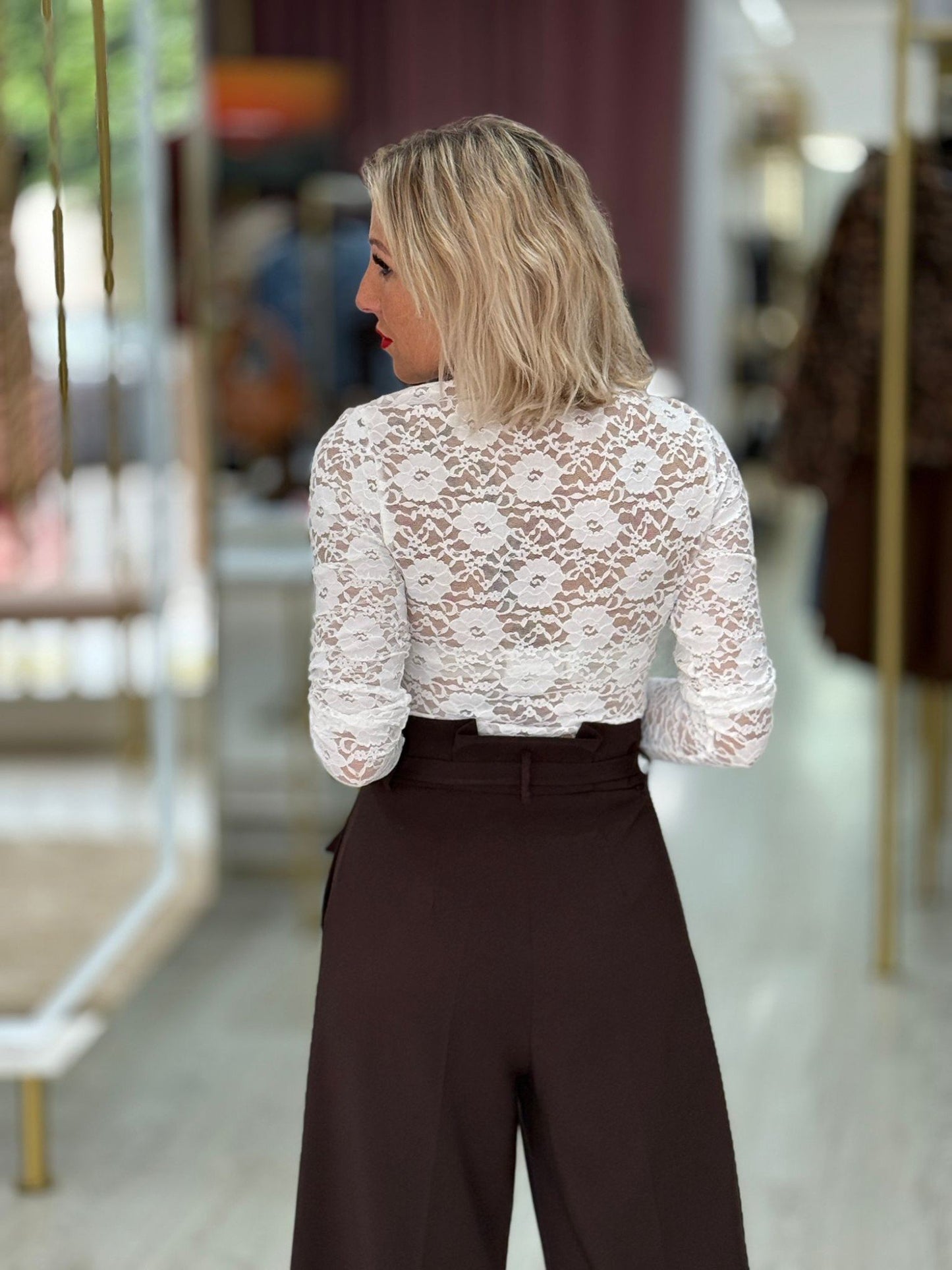 Camisola em renda com gola (+ cores)