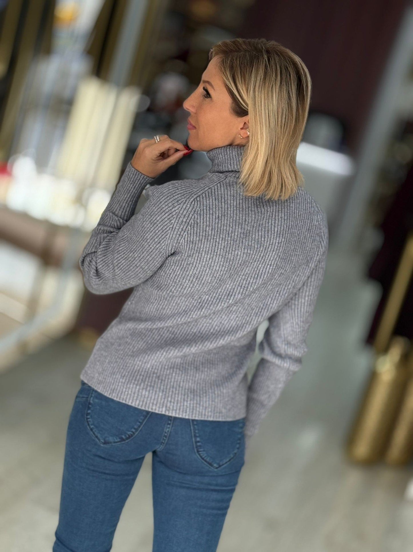 Camisola de malha canelada com gola alta (+ cores)