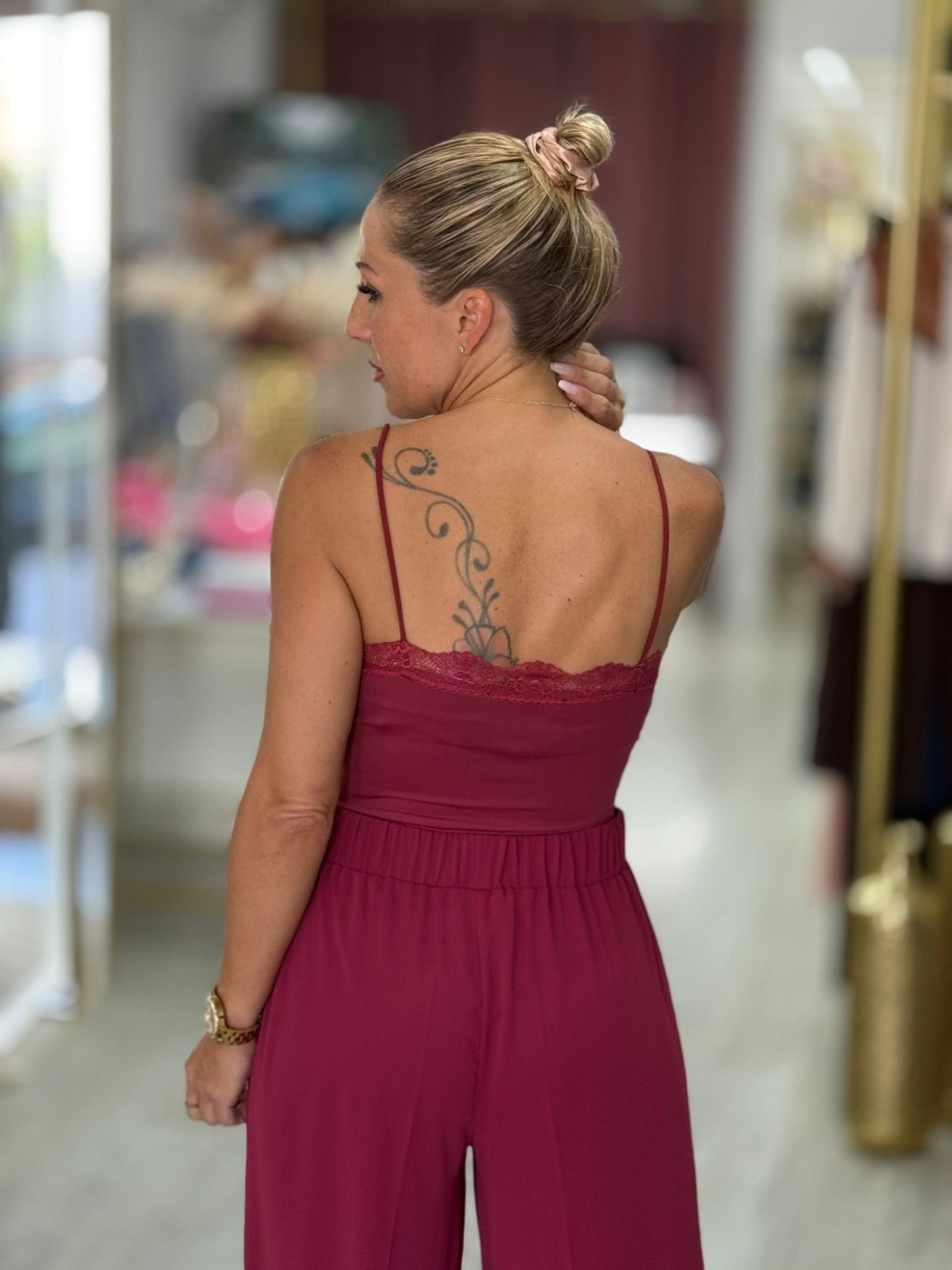Body justo em malha licra com detalhe em renda (+ cores)
