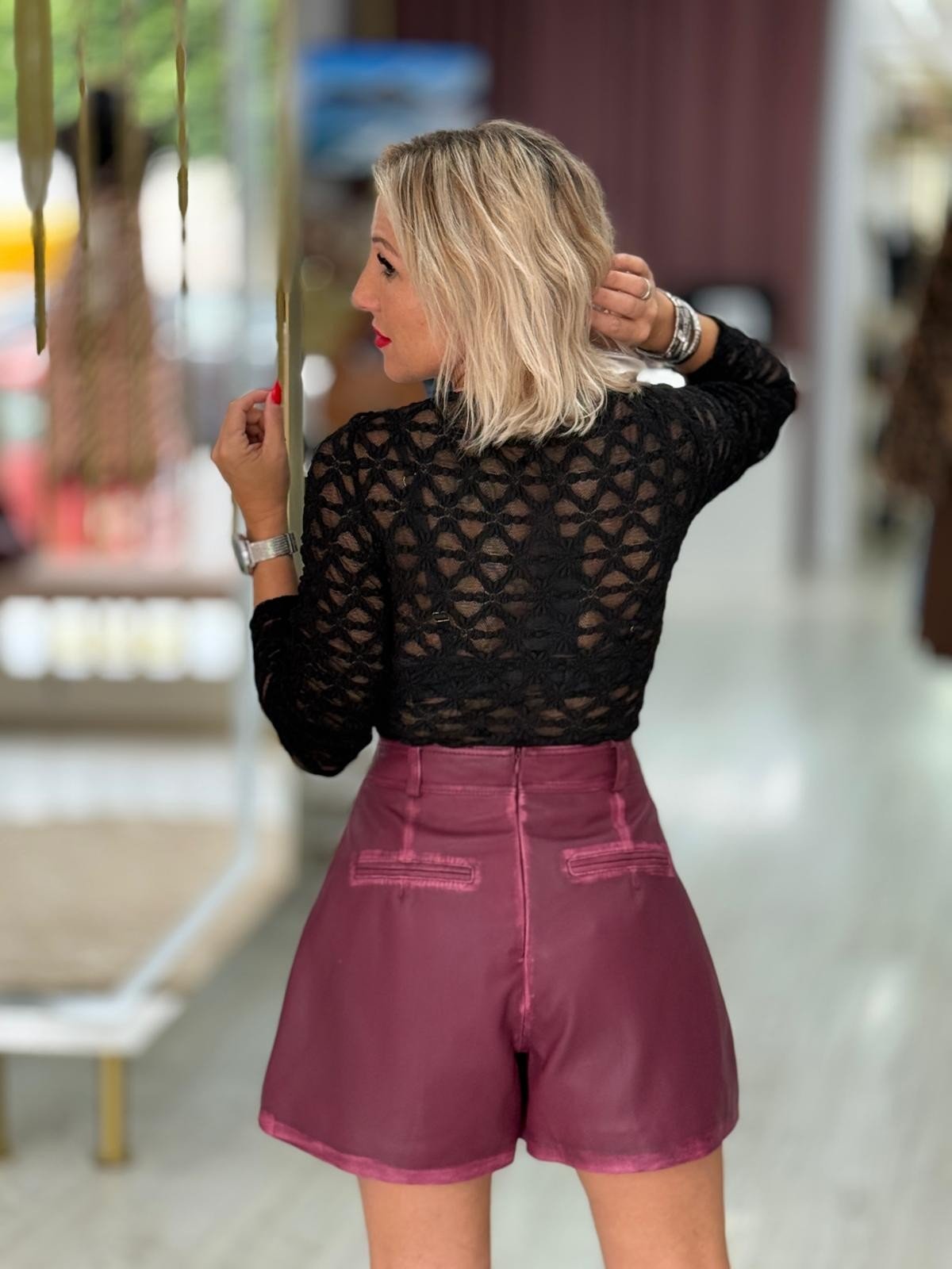 Body em renda com decote em V