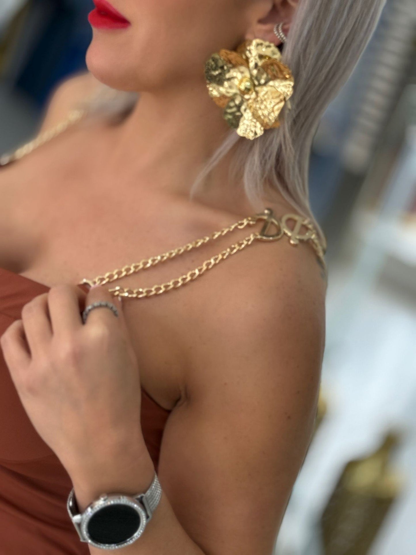 Vestido com alças em corrente