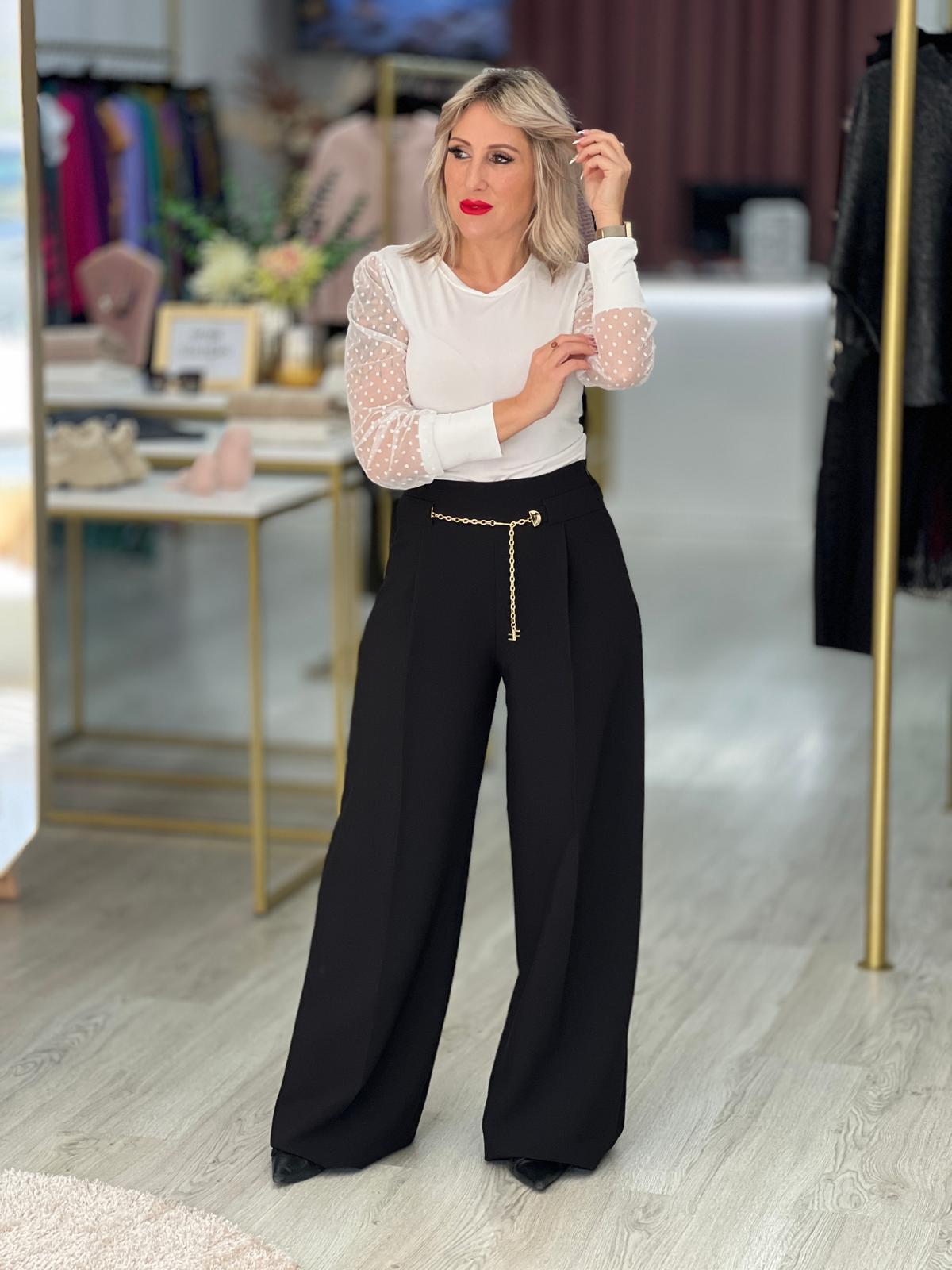 Calça wide leg com cinto metálico personalizado