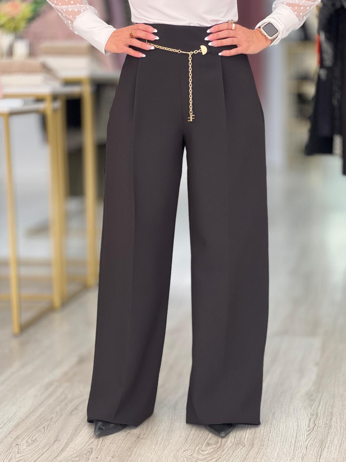 Calça wide leg com cinto metálico personalizado