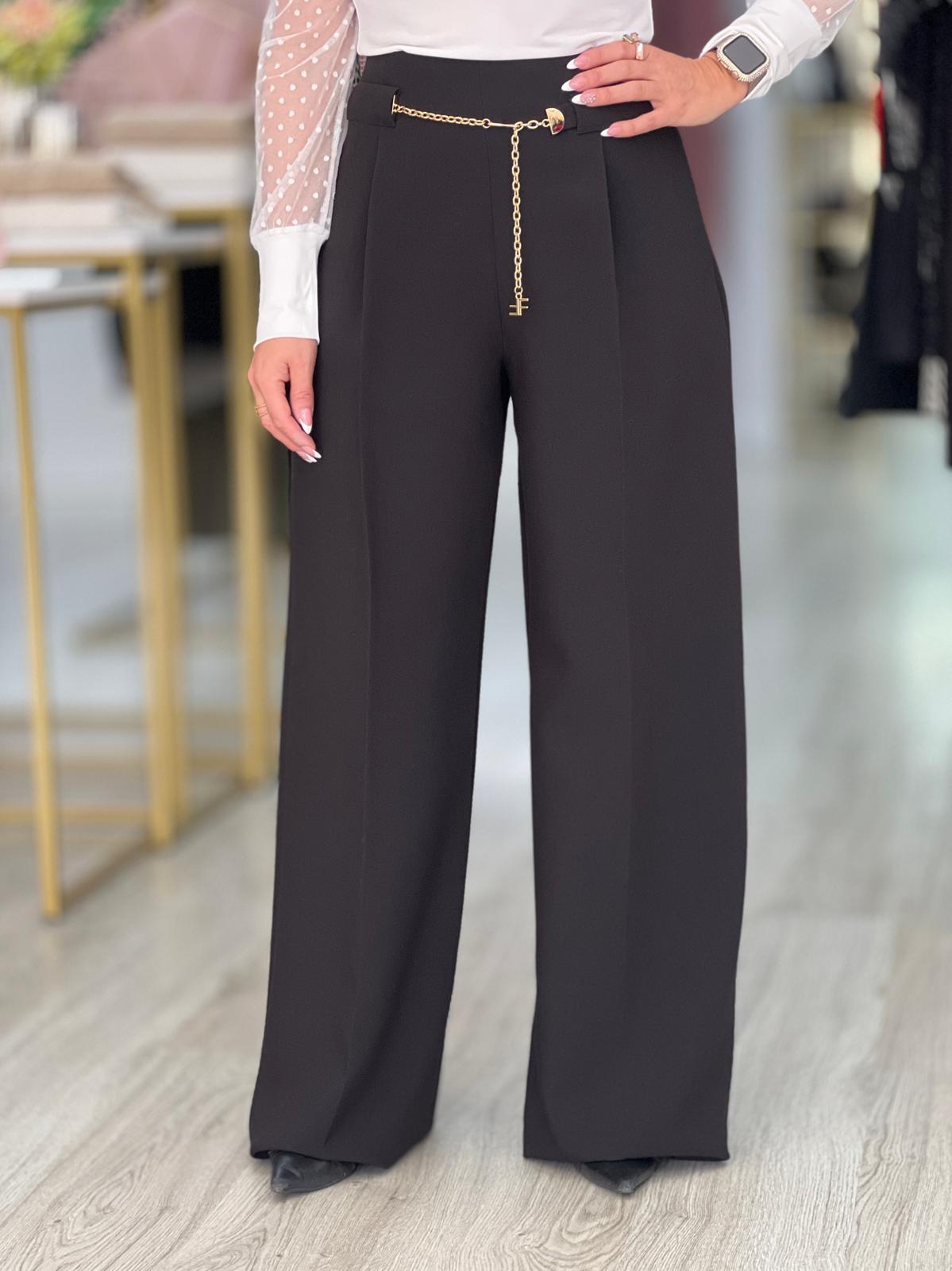 Calça wide leg com cinto metálico personalizado
