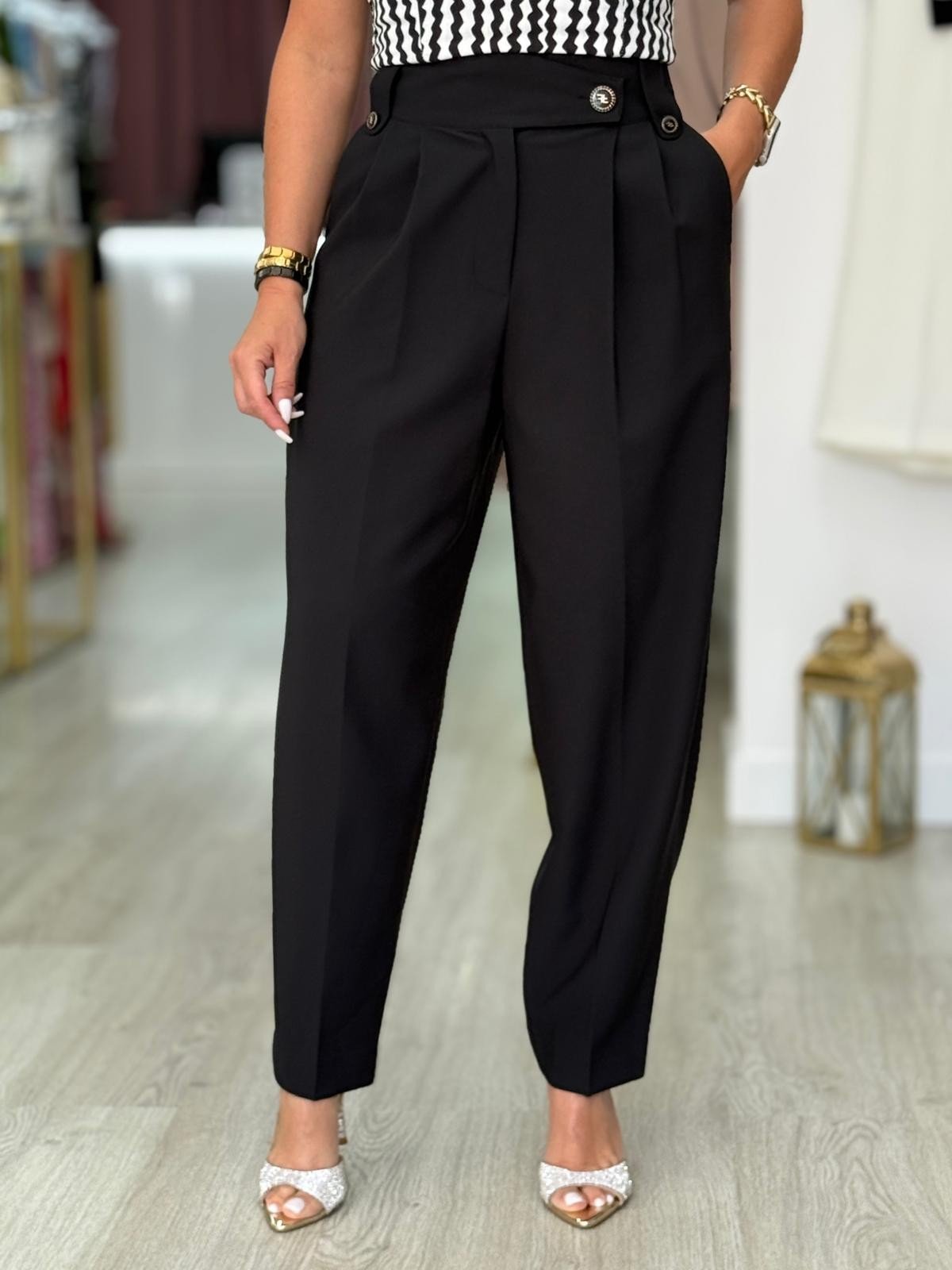 Calça clássica com pregas