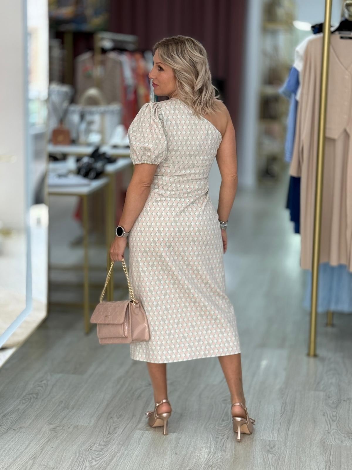 Vestido em algodão com decote assimétrico estampado
