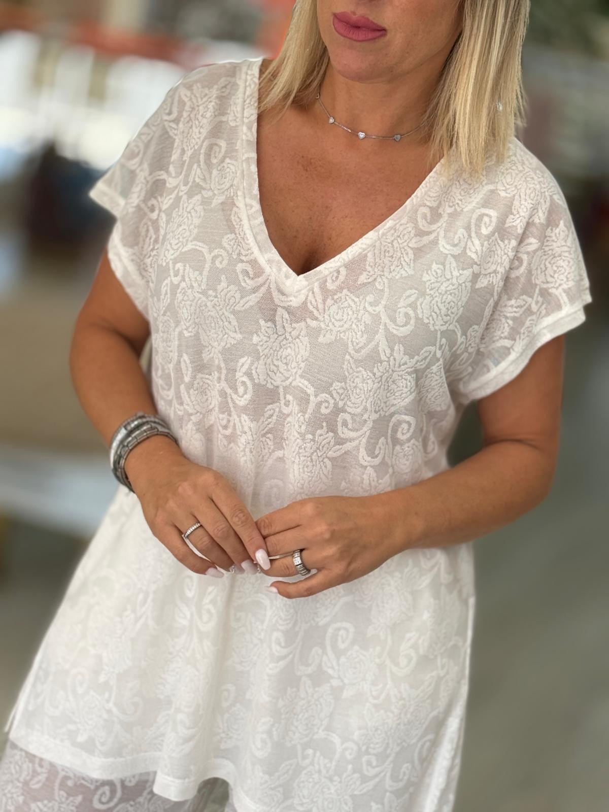 Túnica com padrão floral em relevo (+ cores)