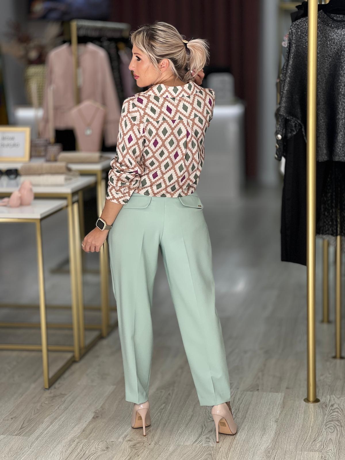 Blusa estampada curta