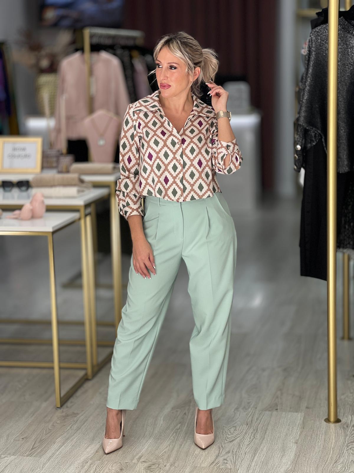 Blusa estampada curta