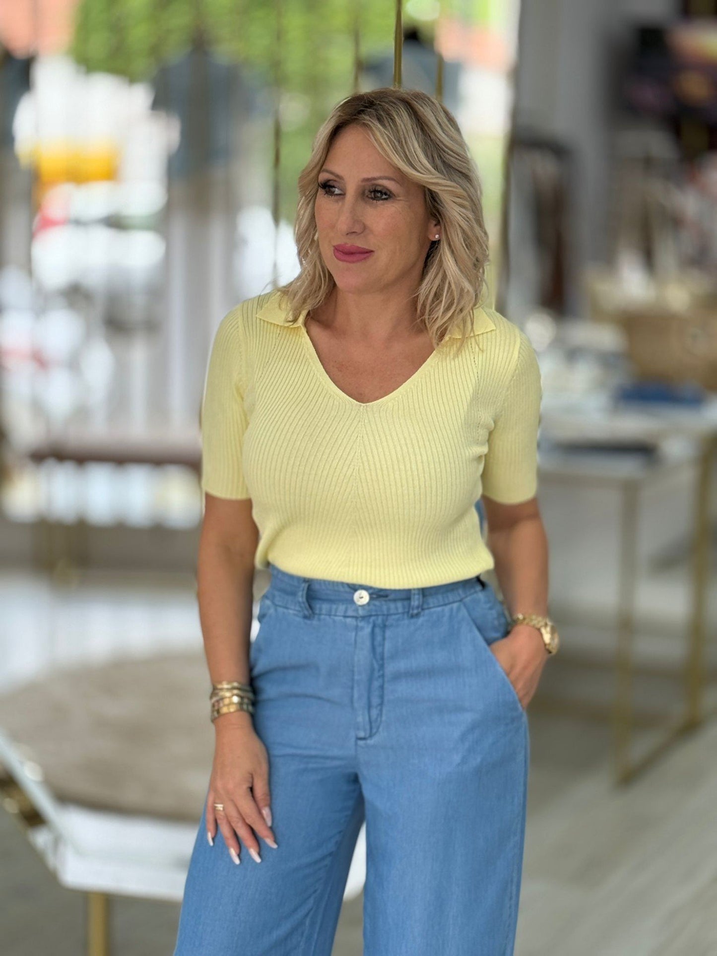 Camisola de malha canelada com manga curta (+ cores)
