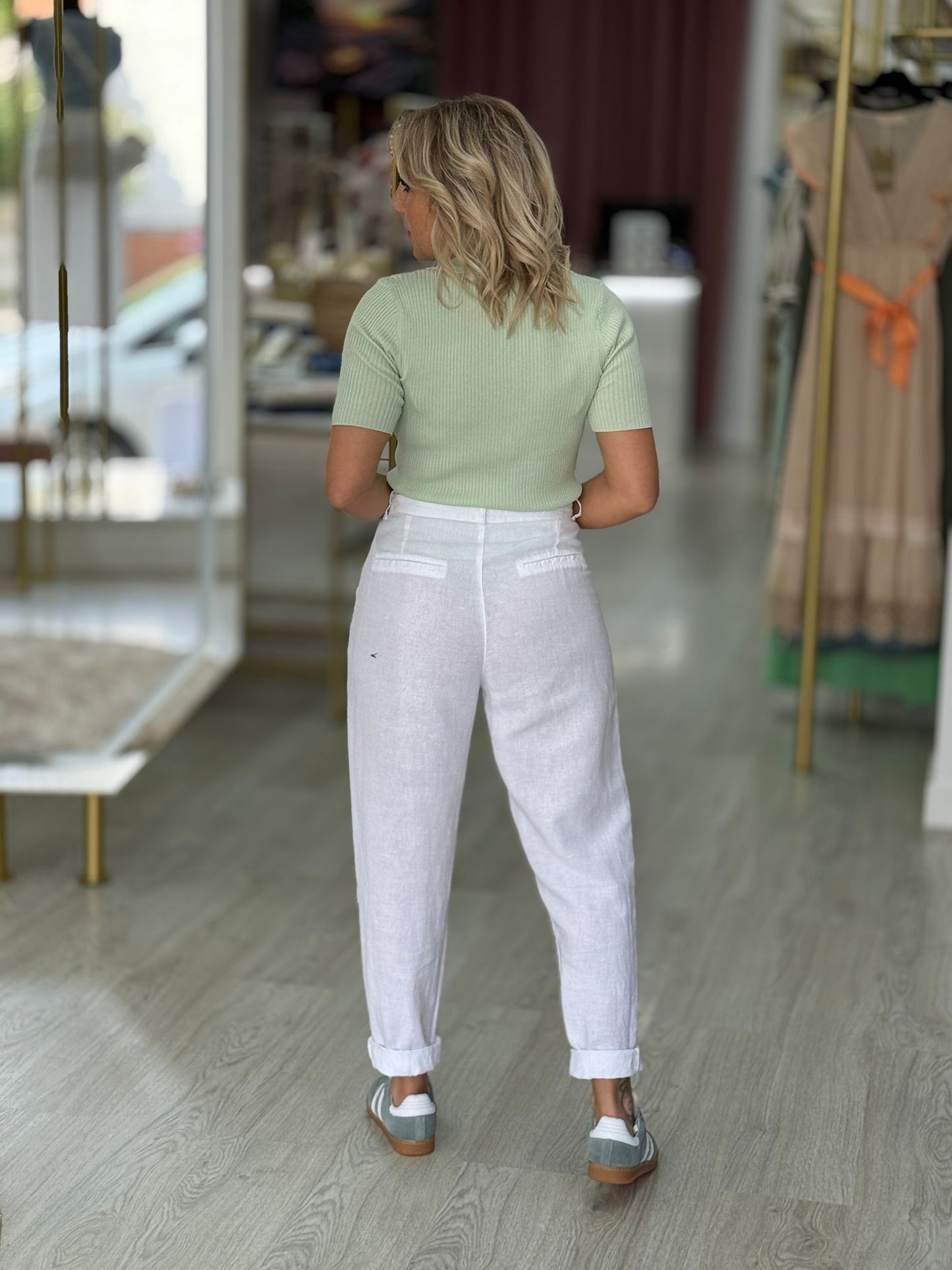 Camisola de malha canelada com manga curta (+ cores)
