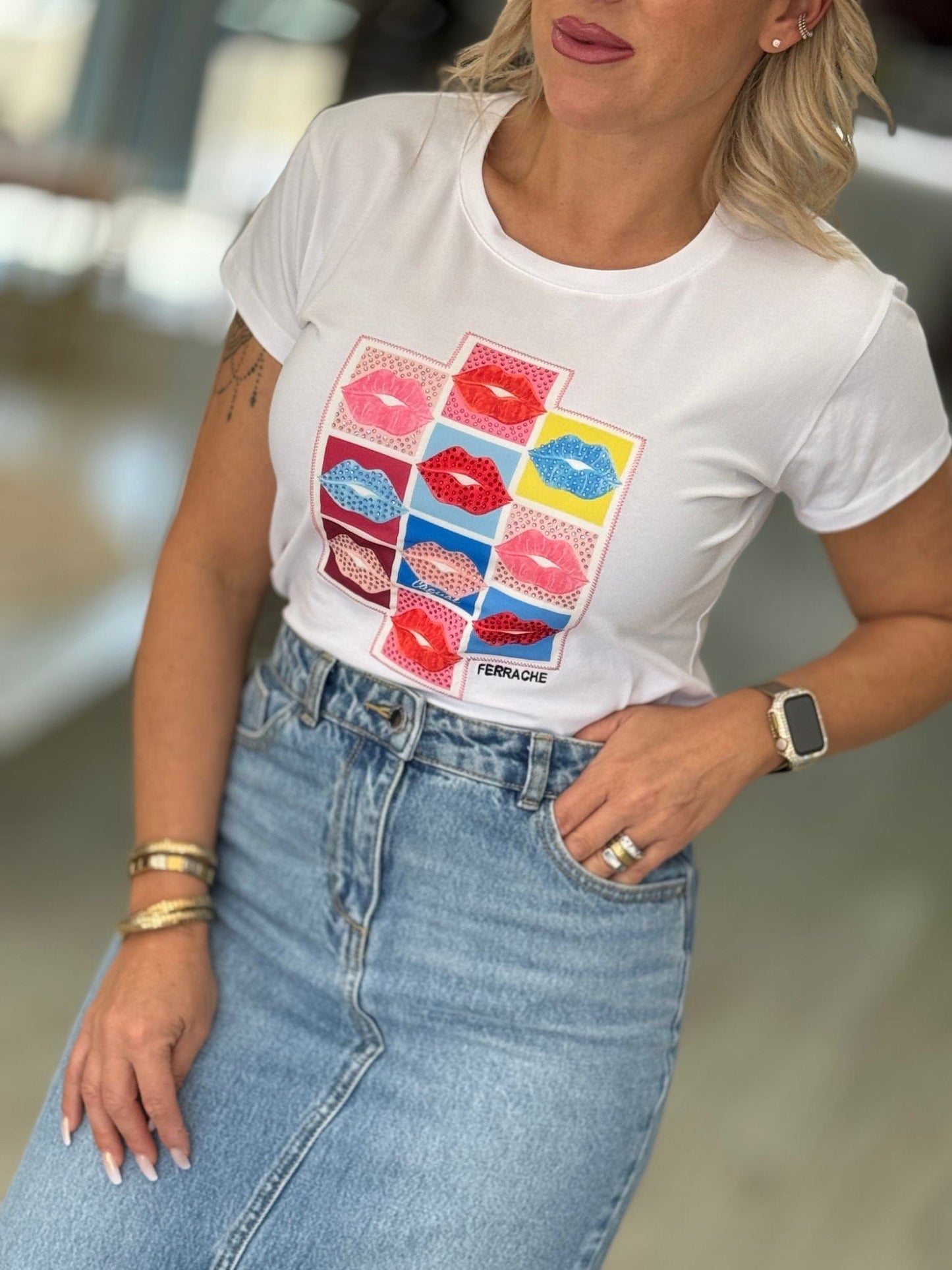 T-shirt em algodão com estampado na frente (+ cores)