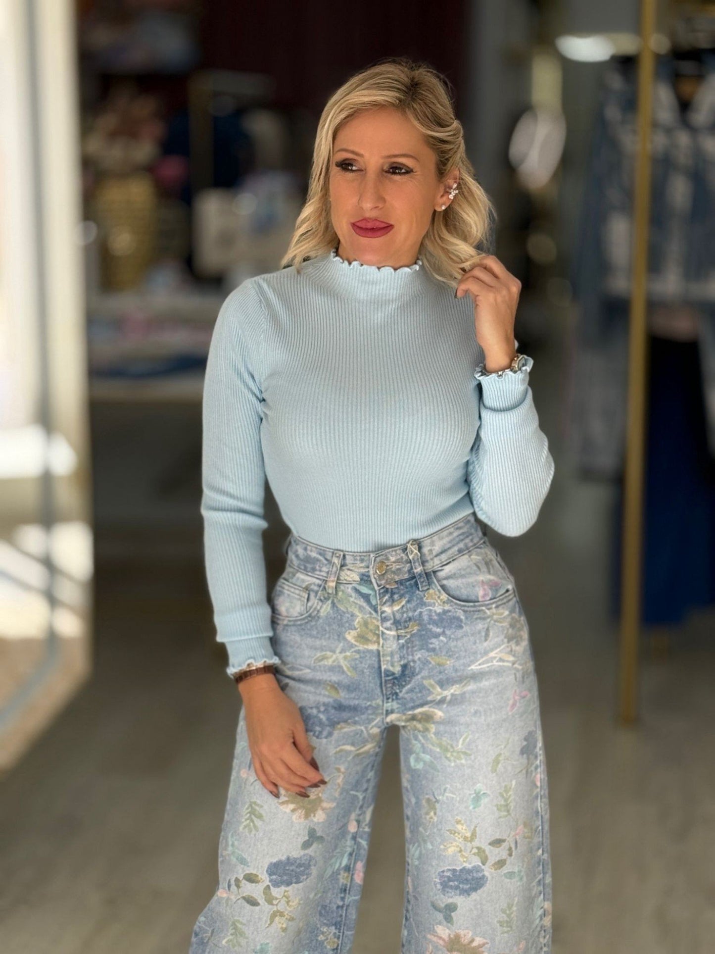 Camisola de malha canelada com gola ondulada