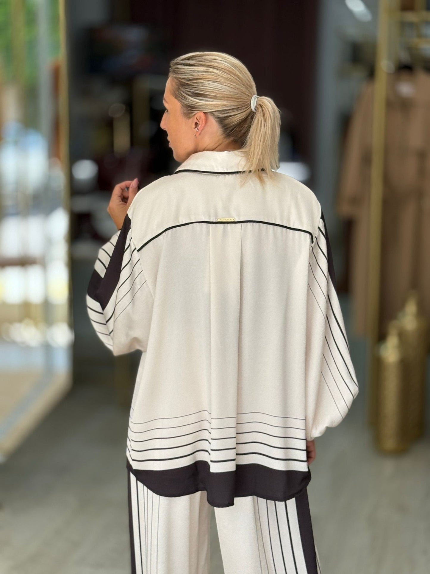 Blusa acetinada