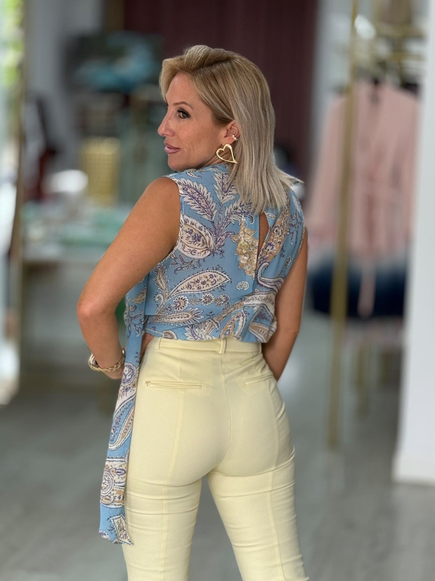 Top estampado com laçada
