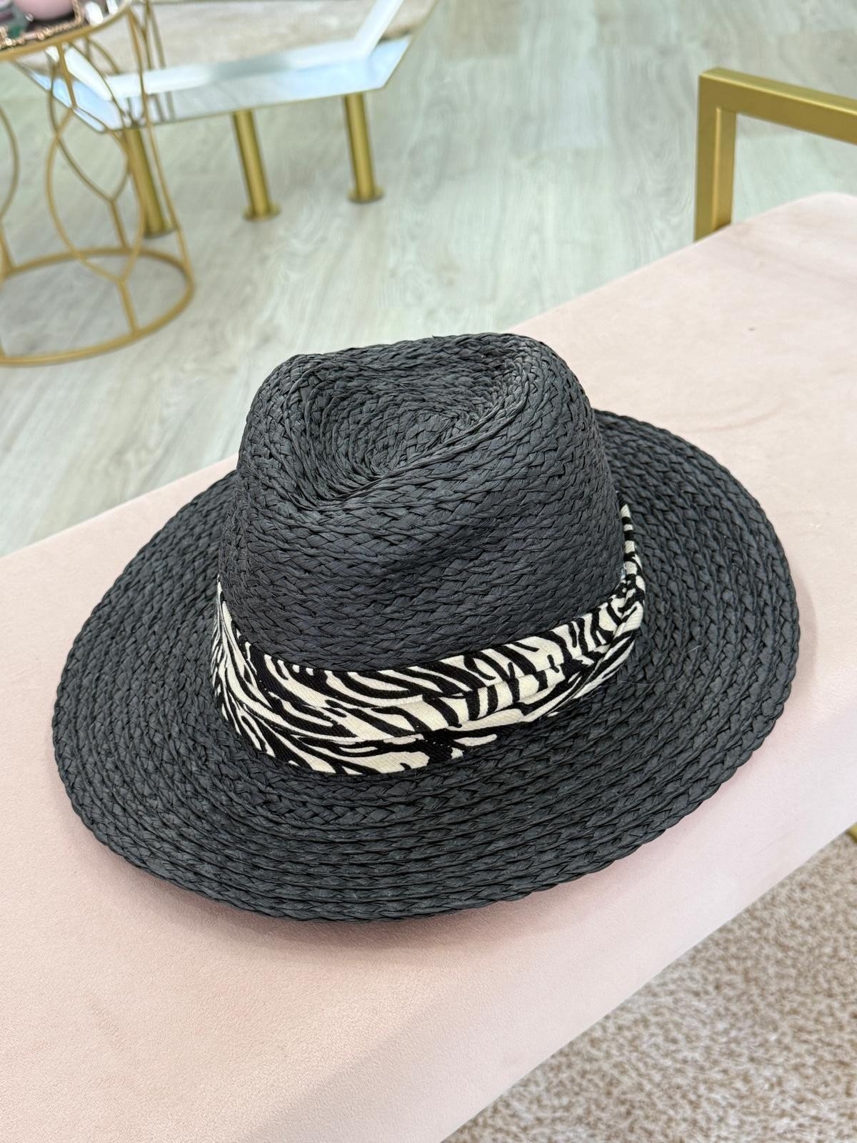 Chapéu de palha preto